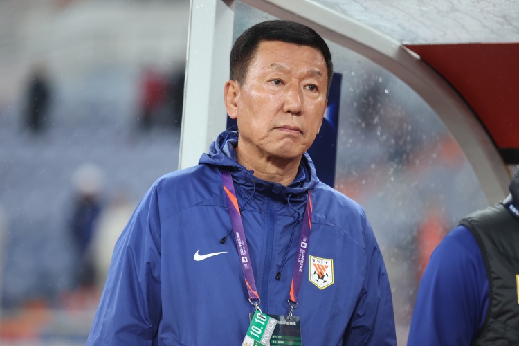 崔康熙：間歇期被抽調(diào)了很多球員訓(xùn)練受影響，國腳每人狀態(tài)不同