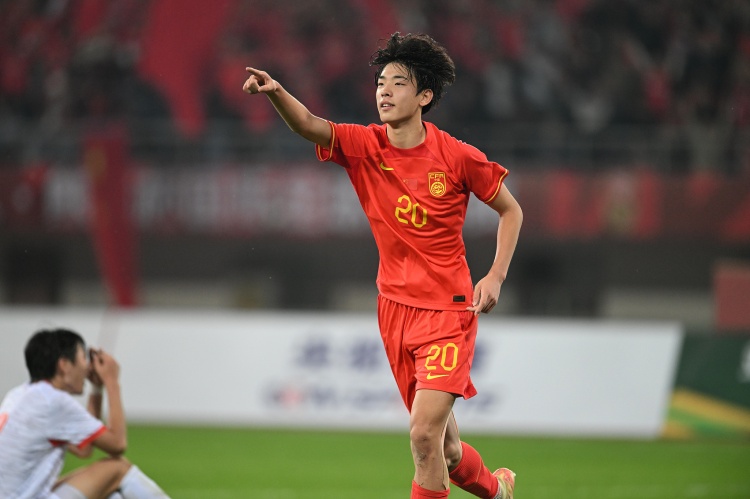 記者贊朱鵬宇：黎兵轉(zhuǎn)世靈童重現(xiàn)大連，國(guó)足中鋒位置快來(lái)人了