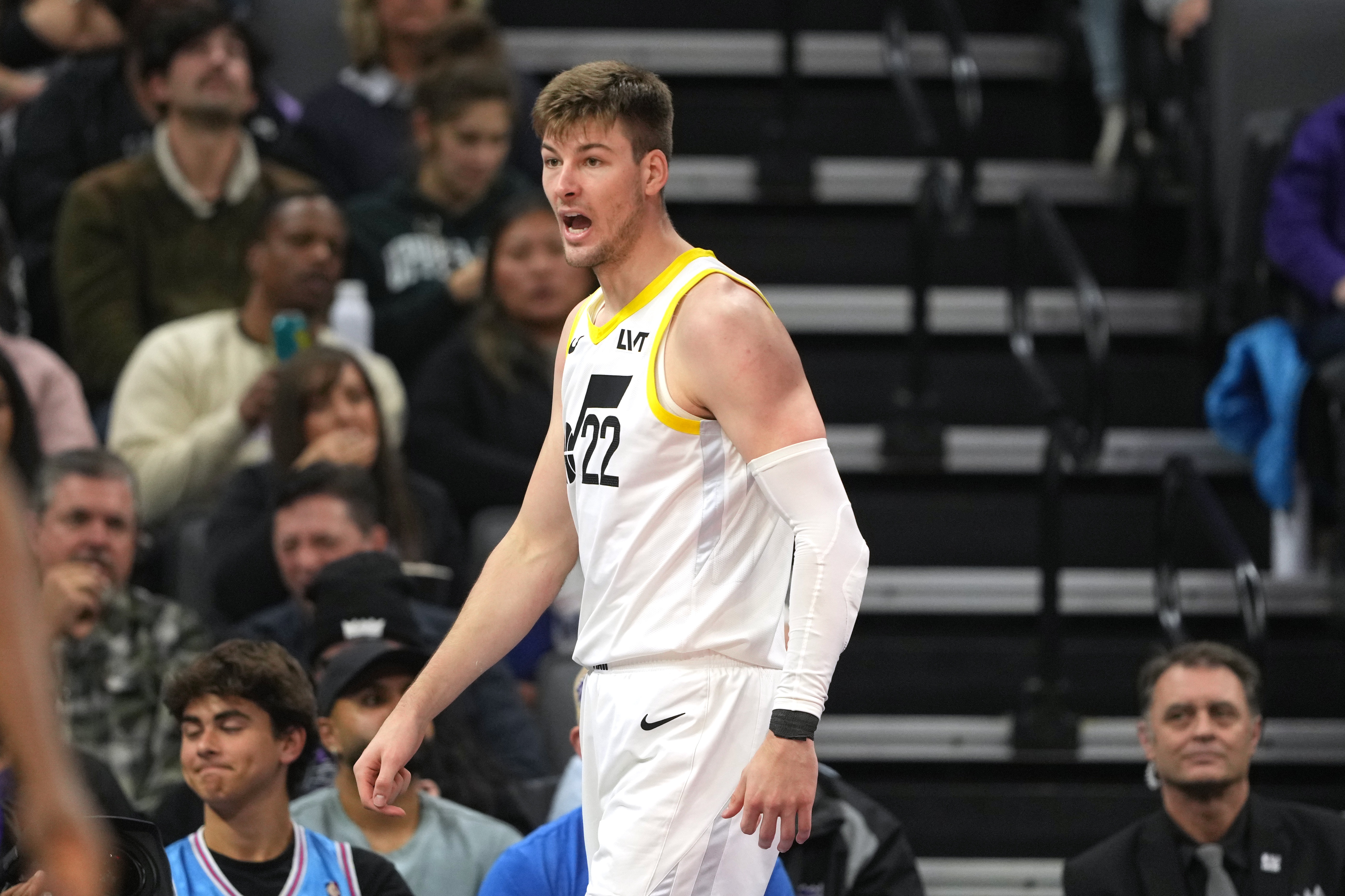 打出來了？32號(hào)秀菲利波夫斯基11中6&三分4中4砍20分11板5助2斷