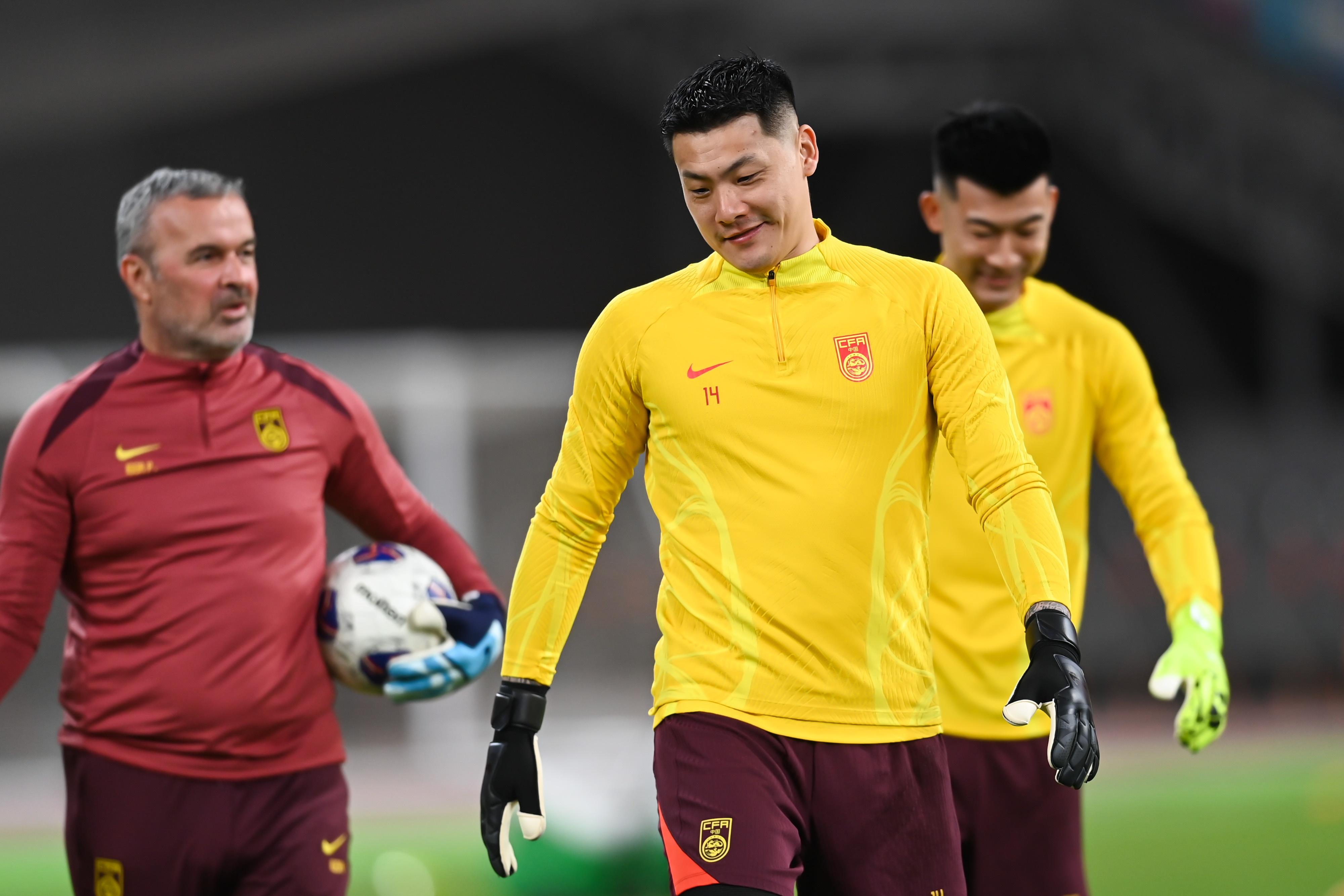 北青體育：足協(xié)領導為國足送鼓勵；“拿分回家”是西征最低目標