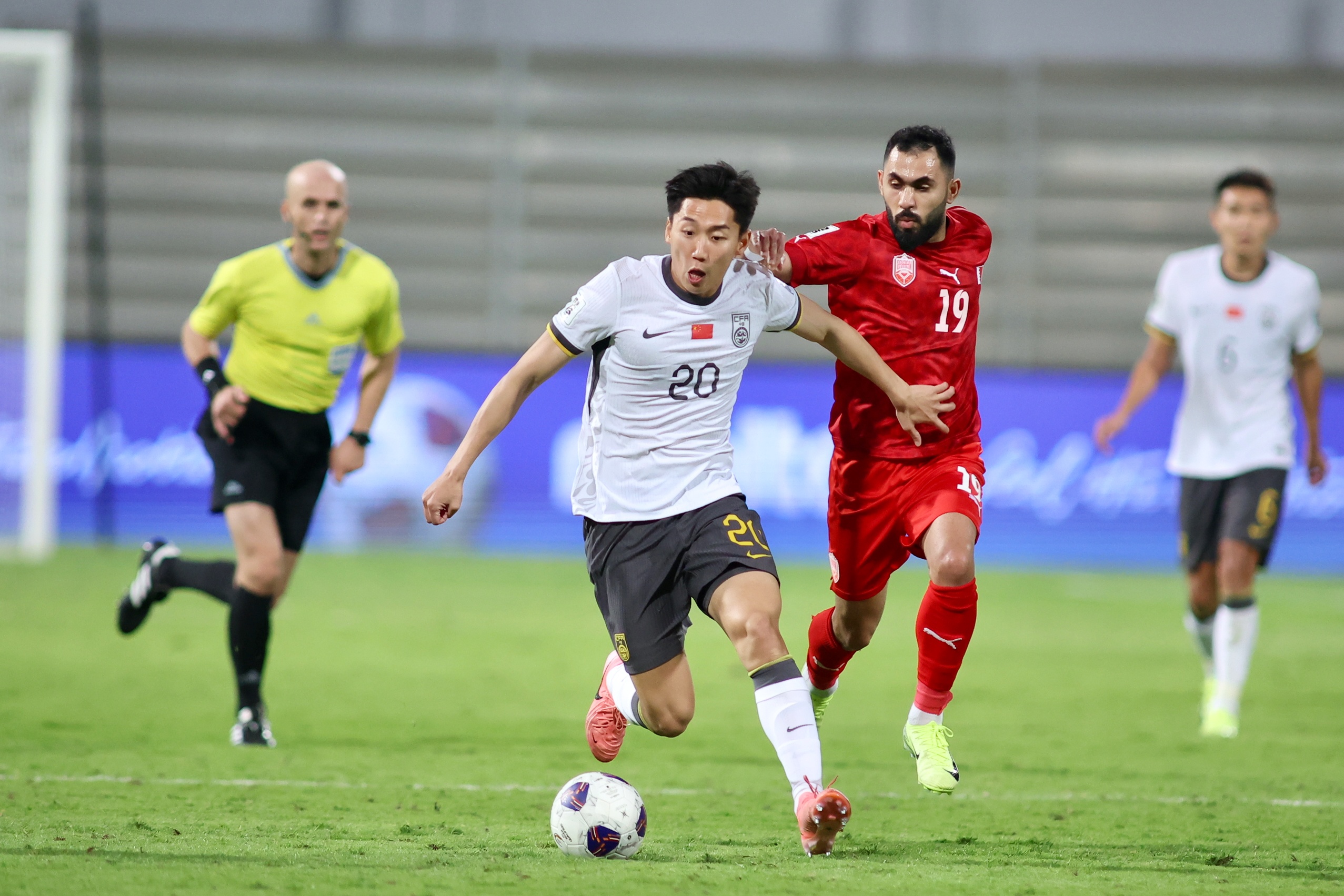 記者：曹永競(jìng)檢查了沒(méi)有扭傷或拉傷，但就是疼不太敢特別發(fā)力