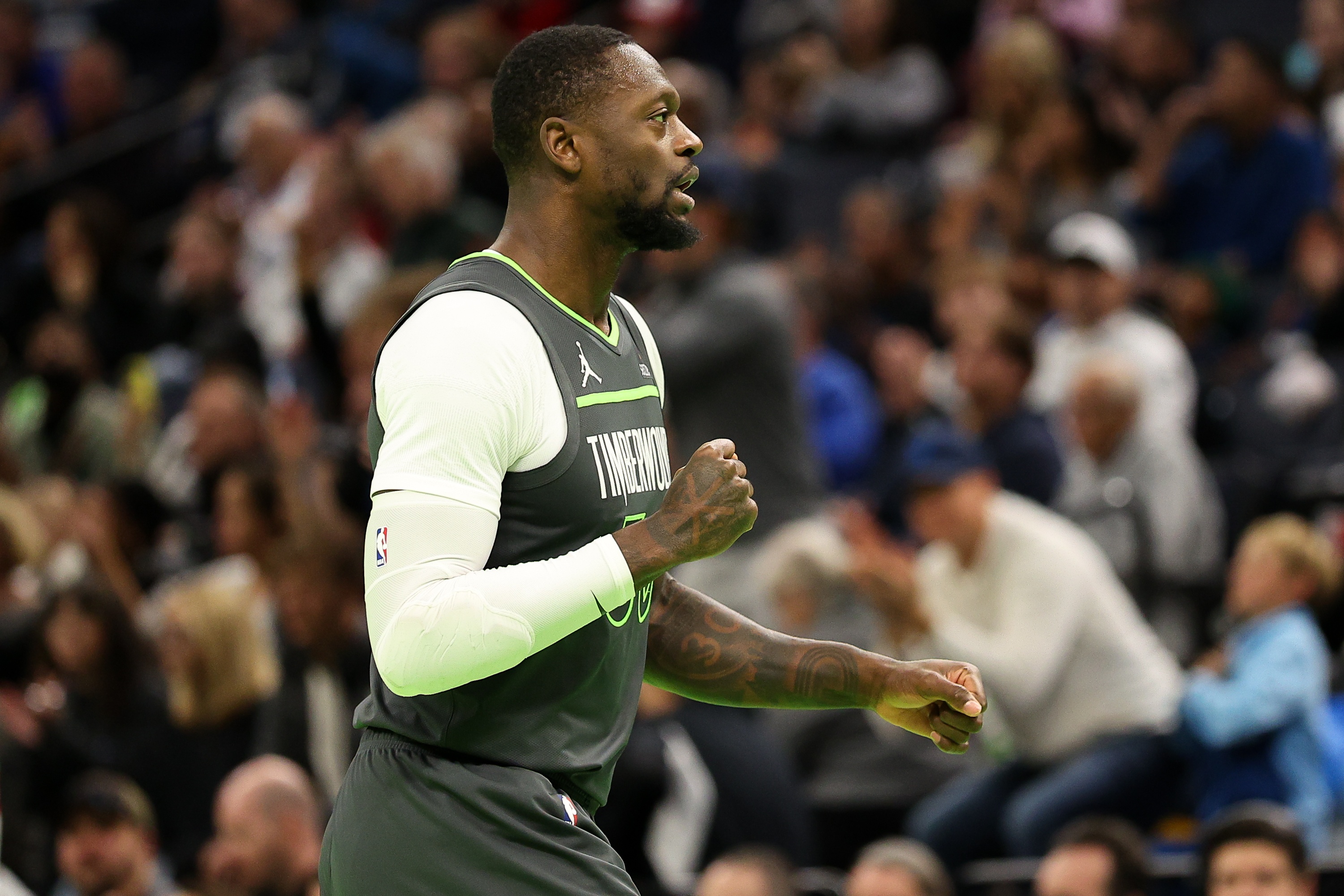 復(fù)出打得還行！蘭德爾14中8&三分5中2拿到20分6板3助