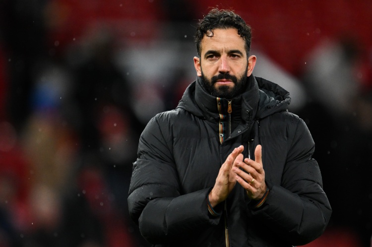 力挺！曼聯(lián)球迷唱歌稱贊阿莫林：他將帶紅魔重現(xiàn)輝煌、東山再起