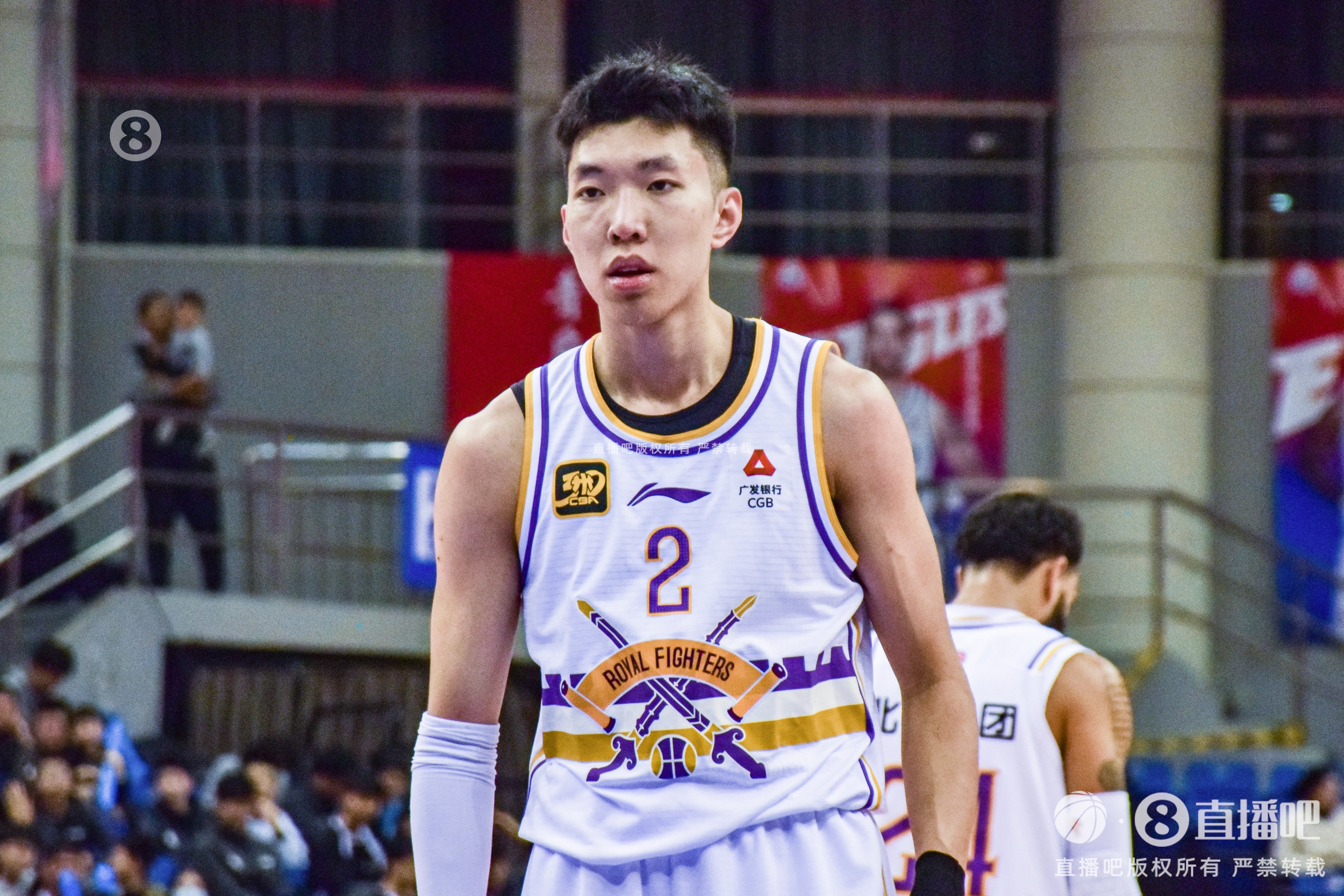 身手全能！廖三寧半場(chǎng)9中5拿到15分3板4助1斷 正負(fù)值+12