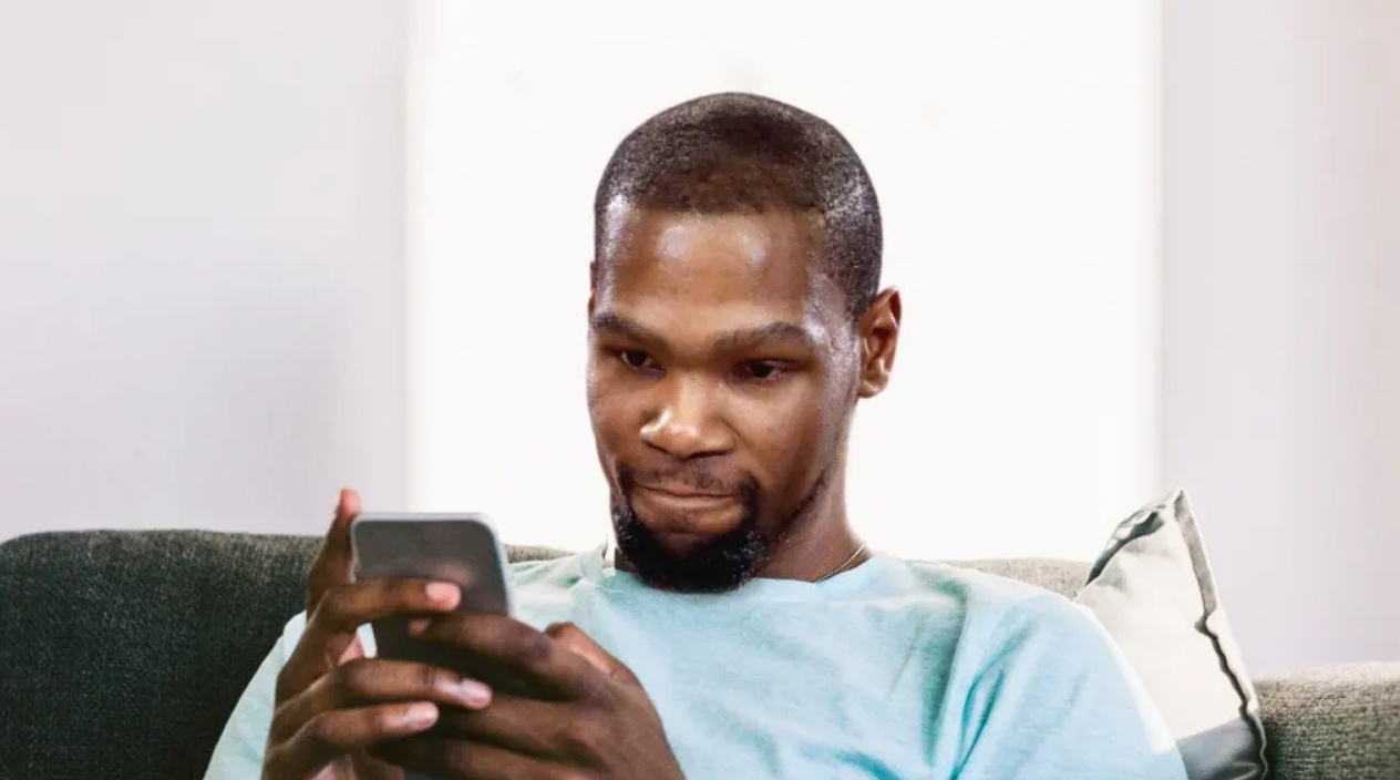 鍵來??！評(píng)論員批評(píng)杜蘭特遭網(wǎng)友狂噴：沒人尊重你 KD一一轉(zhuǎn)發(fā)