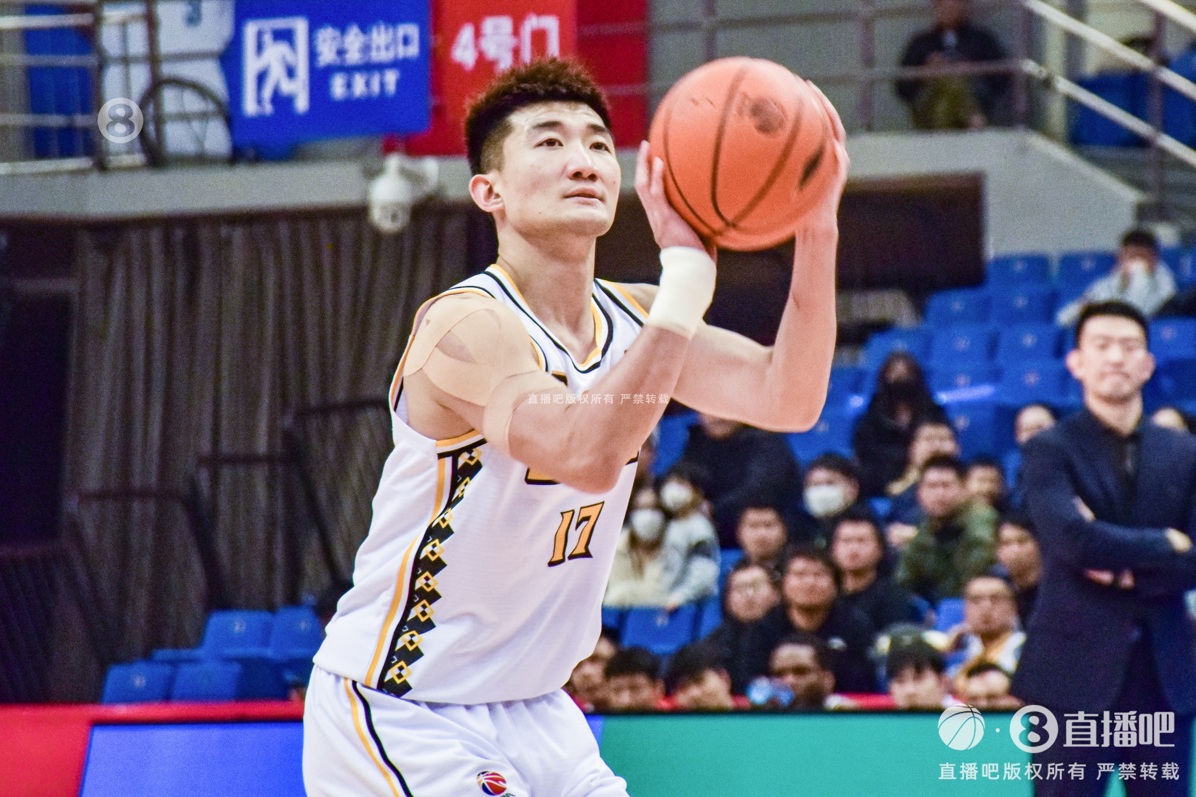 早日康復(fù)！探長：孫銘徽已經(jīng)脫掉保護(hù)靴 可以正常走路