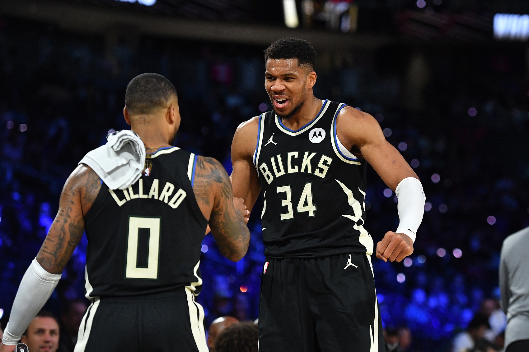 穩(wěn)定發(fā)揮！半場字母哥拿到15分6板4助 利拉德貢獻10分