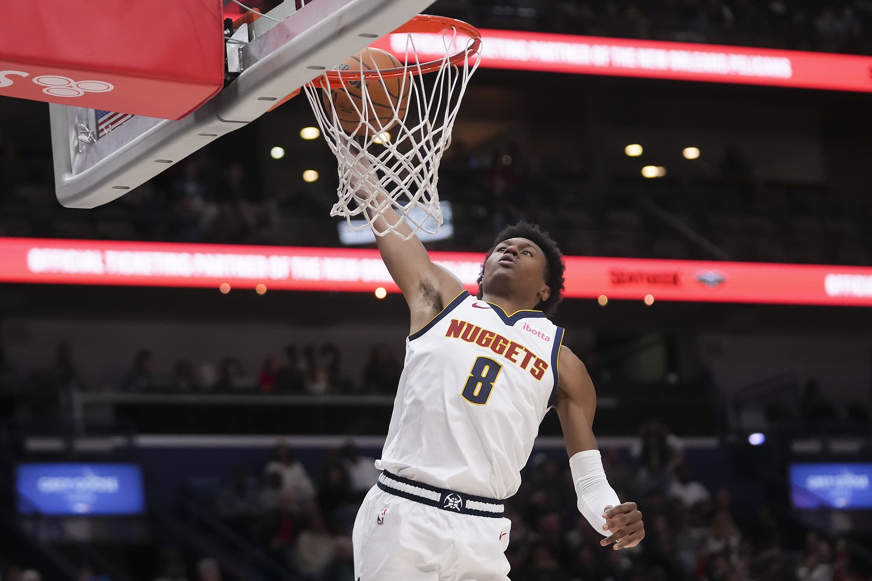 立下奇功！沃特森7中6拿到16分 三分4中4