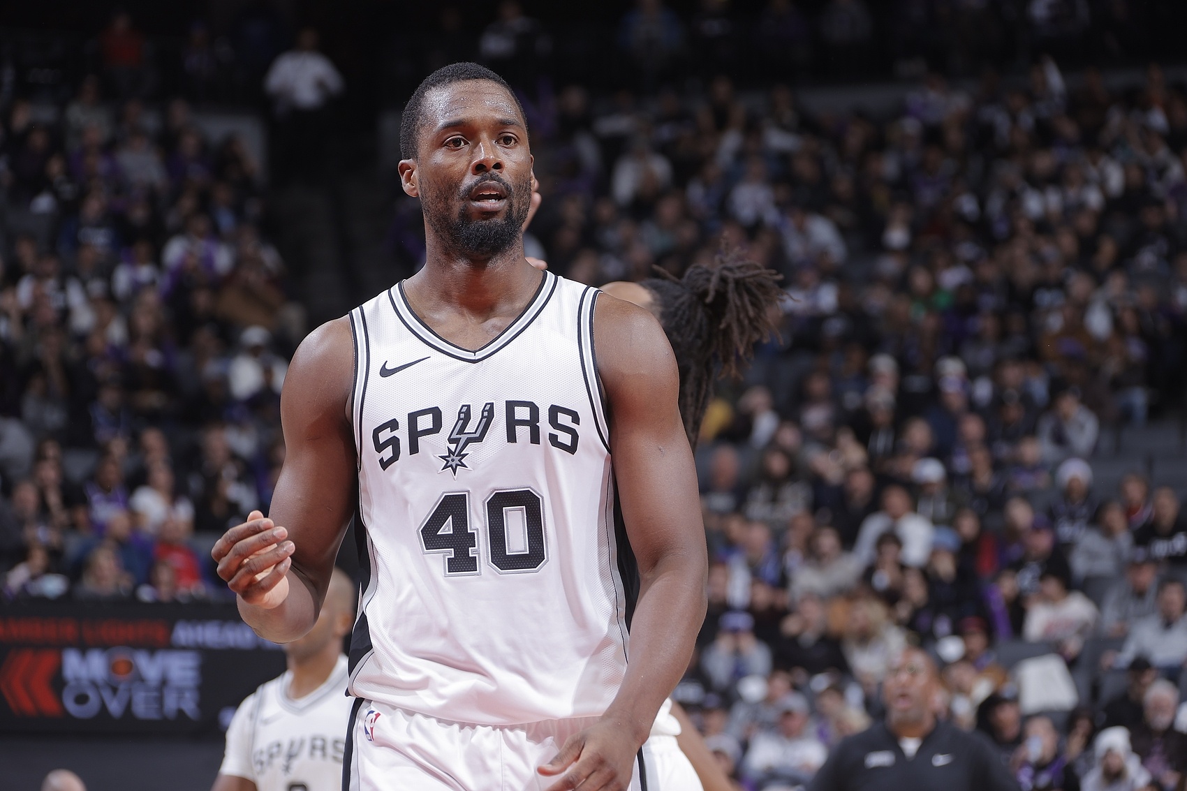 高開低走！哈里森-巴恩斯首節(jié)三分4中3攻下10分3板 后三節(jié)5分2板