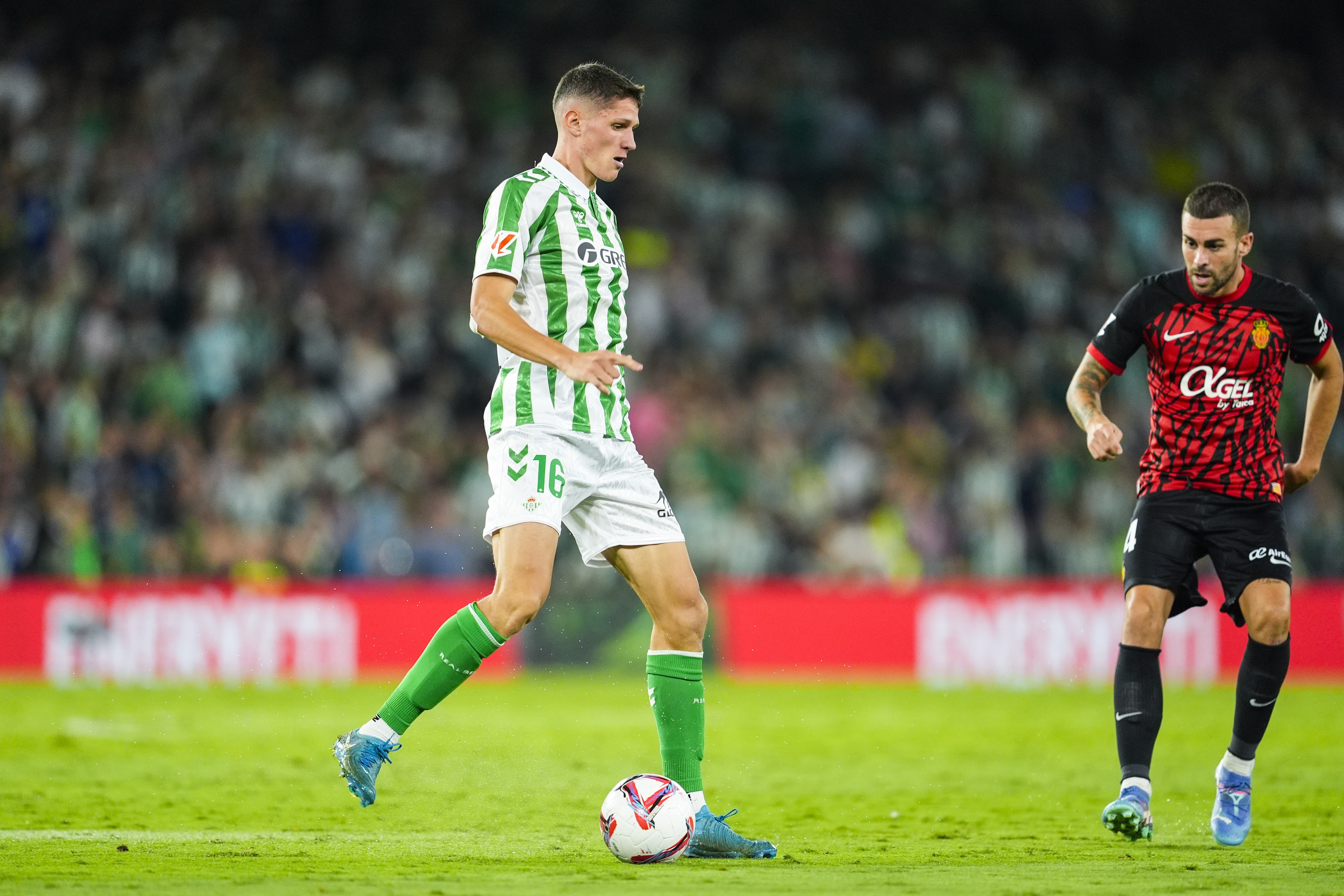 羅馬諾：阿爾蒂米拉將與貝蒂斯續(xù)約至2029年，他是曼城的引援目標(biāo)