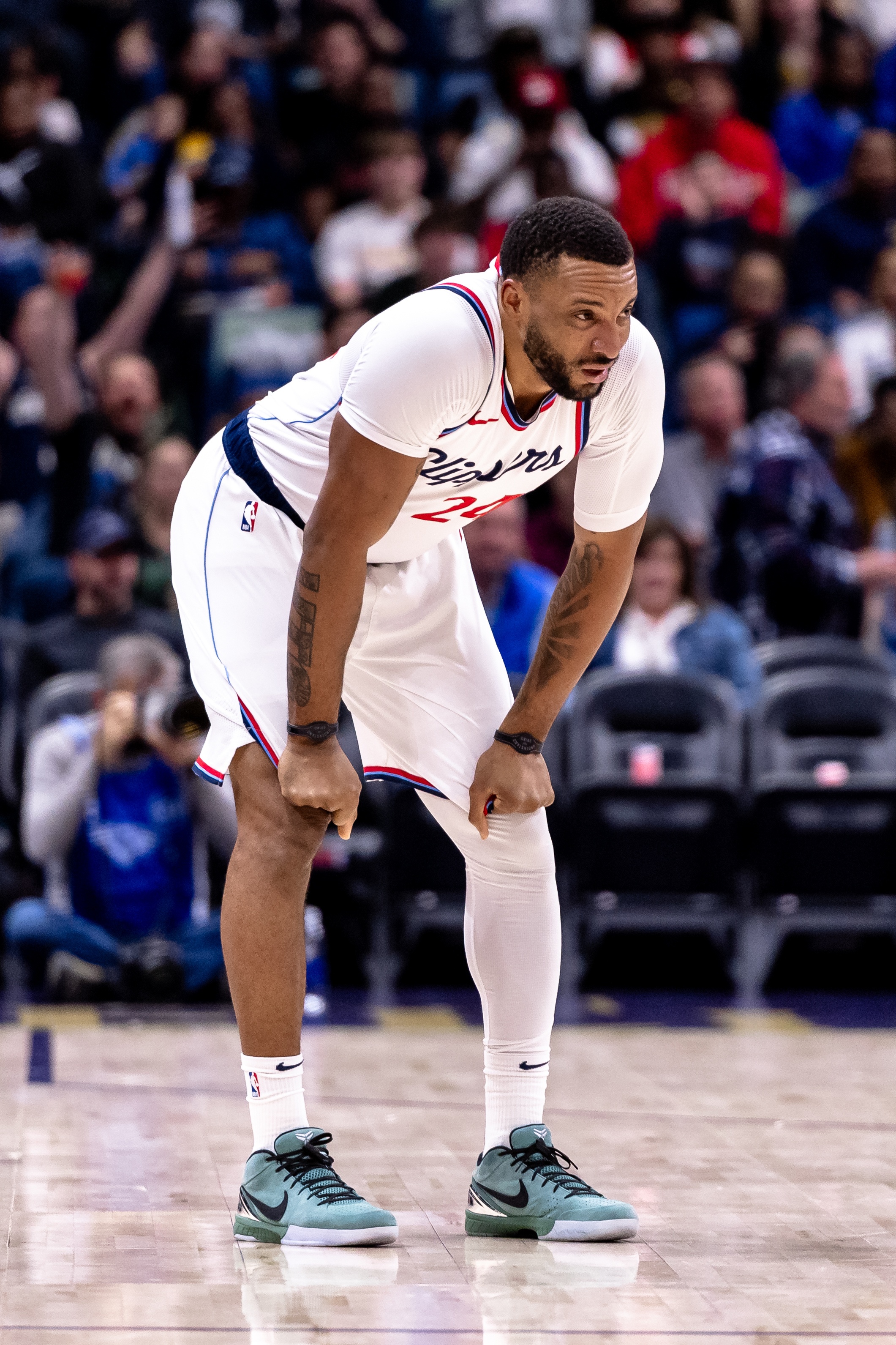 壞消息！鮑威爾膝傷從普通酸痛發(fā)展成為髕腱炎 目前已連續(xù)缺戰(zhàn)3場