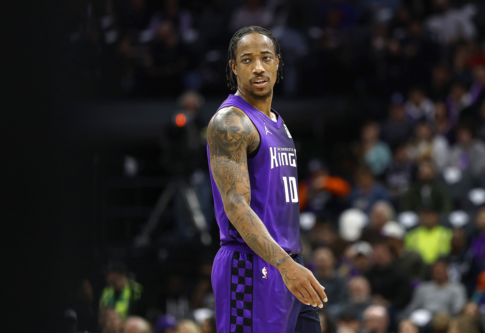 中投在線三分都鐵了！德羅贊18投8中&三分4中0 得到22分2板4助