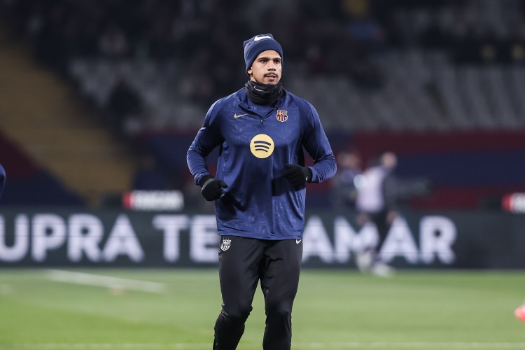 世體：阿勞霍去年和費(fèi)蘭-托雷斯一起，去瓦倫西亞幫助洪災(zāi)受害者