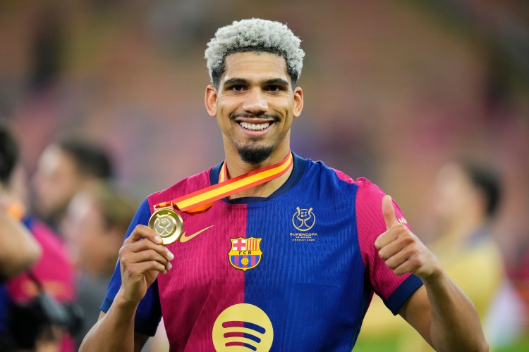 不想休息！羅馬諾：阿勞霍今天找弗里克談話，主動(dòng)請(qǐng)戰(zhàn)奧薩蘇納