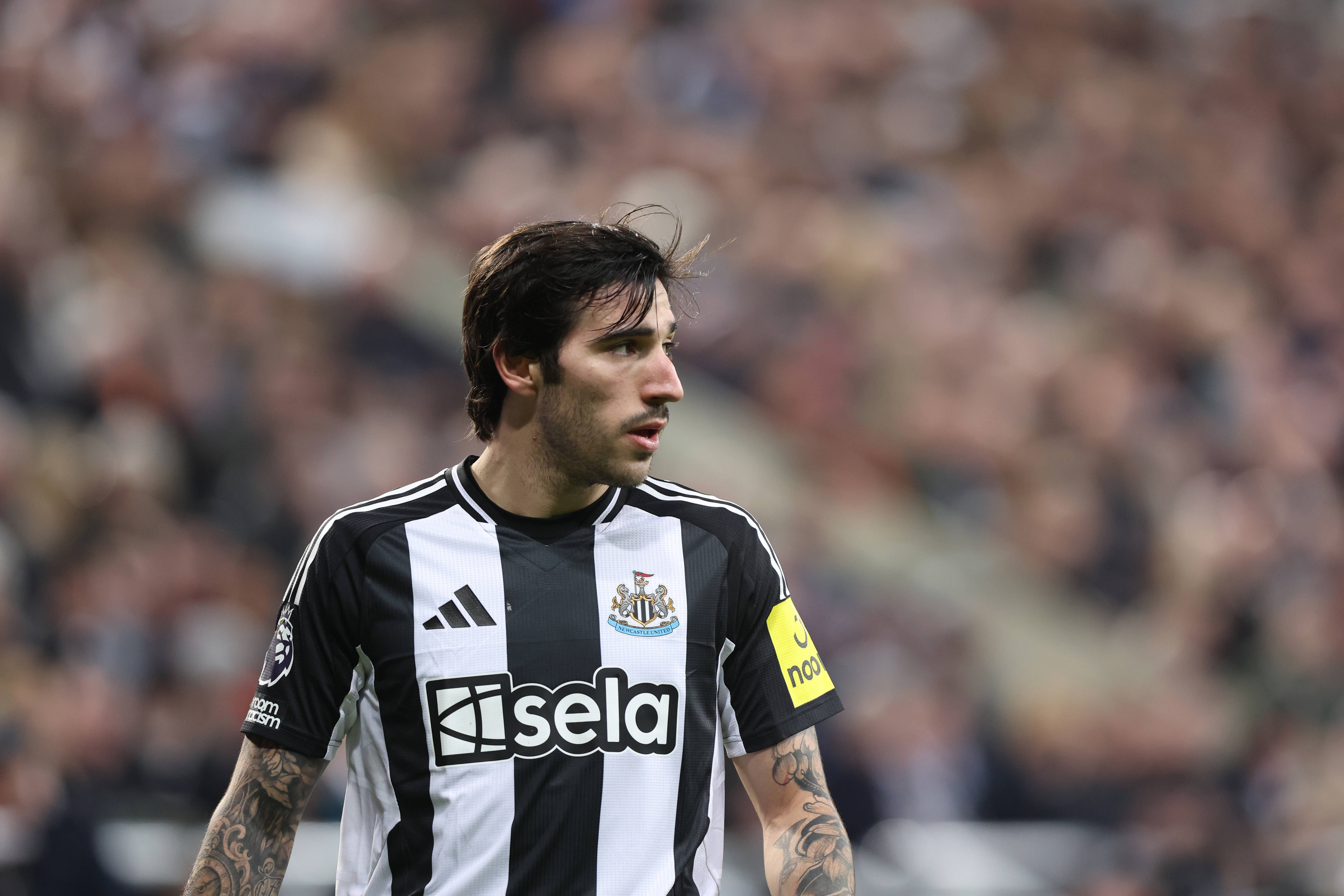 托納利回應(yīng)轉(zhuǎn)會傳聞：不會感到困擾，因?yàn)槲也唤?jīng)常使用手機(jī)看社媒