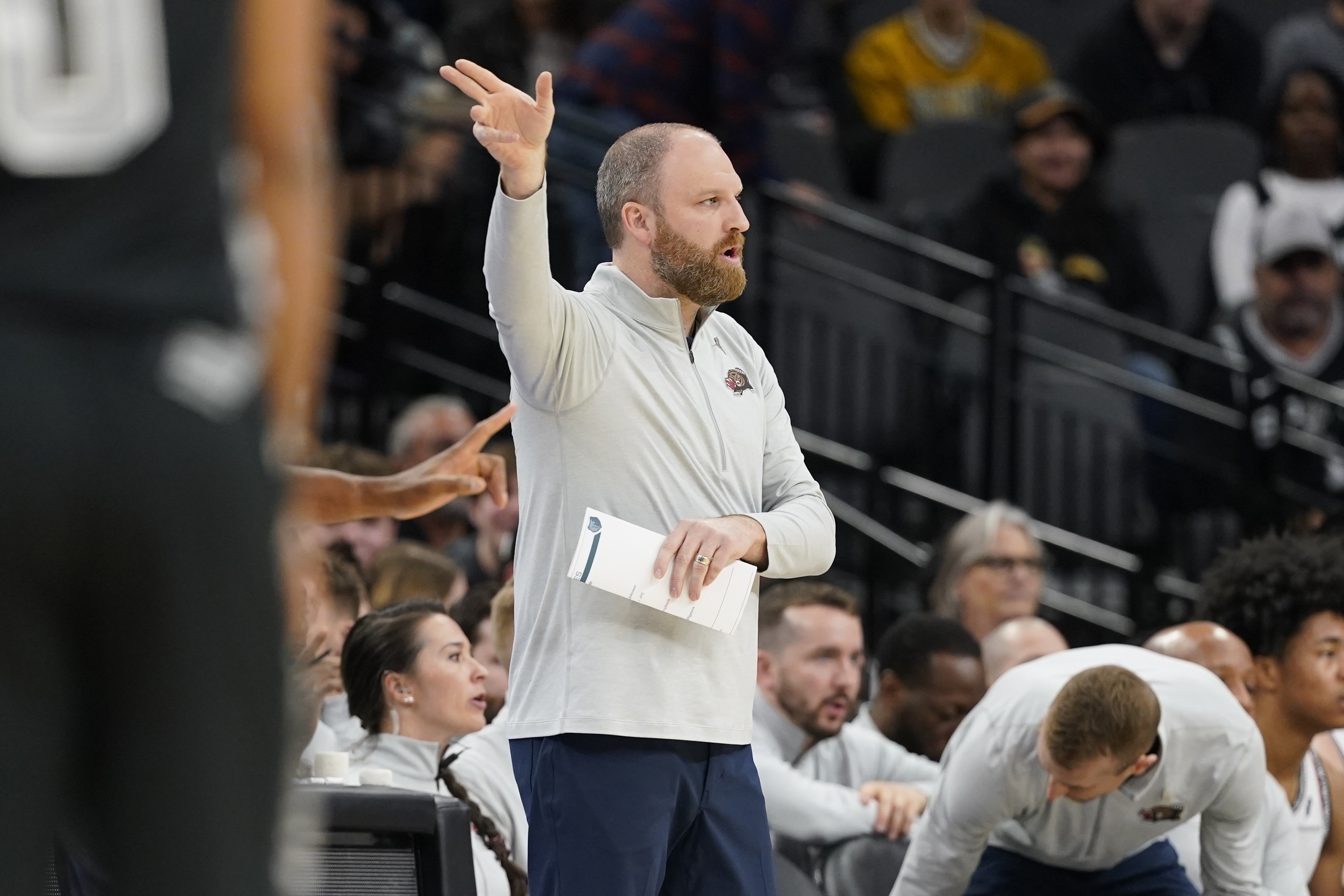 灰熊記者：詹金斯和球隊總經(jīng)理克萊曼互相指責(zé) 沒人對事情負(fù)責(zé)