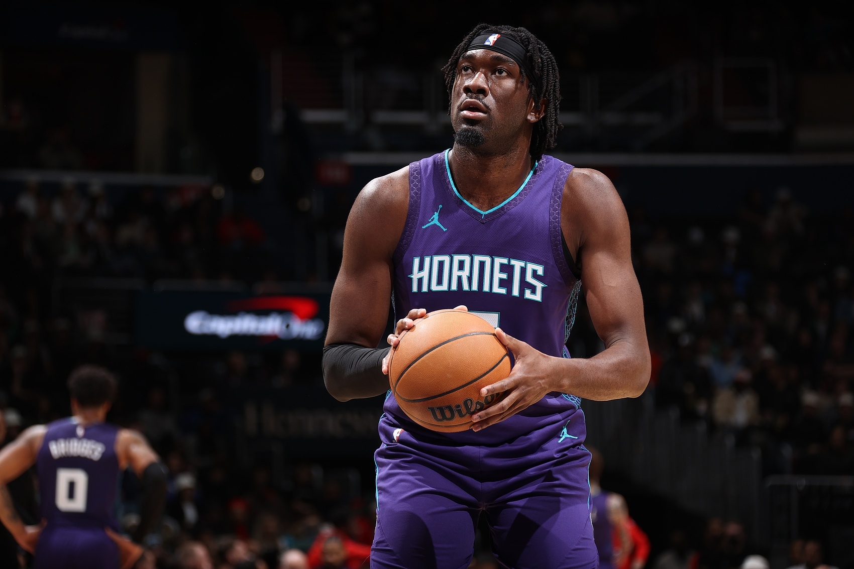 高效表現(xiàn)！馬威半場5中4拿到8分4籃板2蓋帽