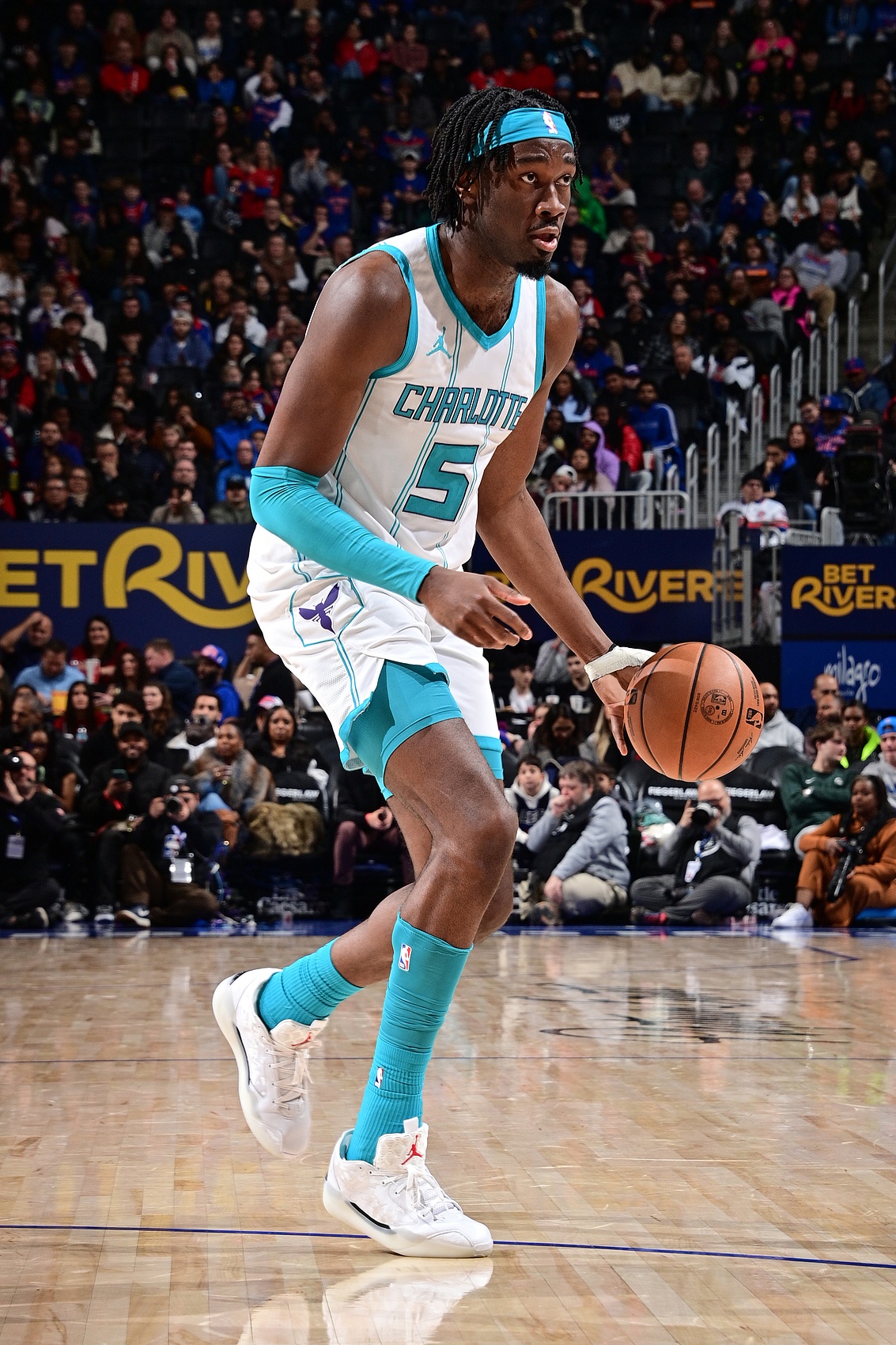 僅打了25分鐘！馬威15中9高效得到18分15板7助準(zhǔn)三雙