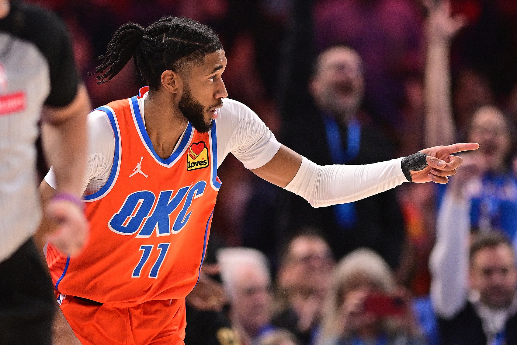 出戰(zhàn)11分鐘射中4記三分！雷霆官方：以賽亞-喬因下背部酸痛退賽