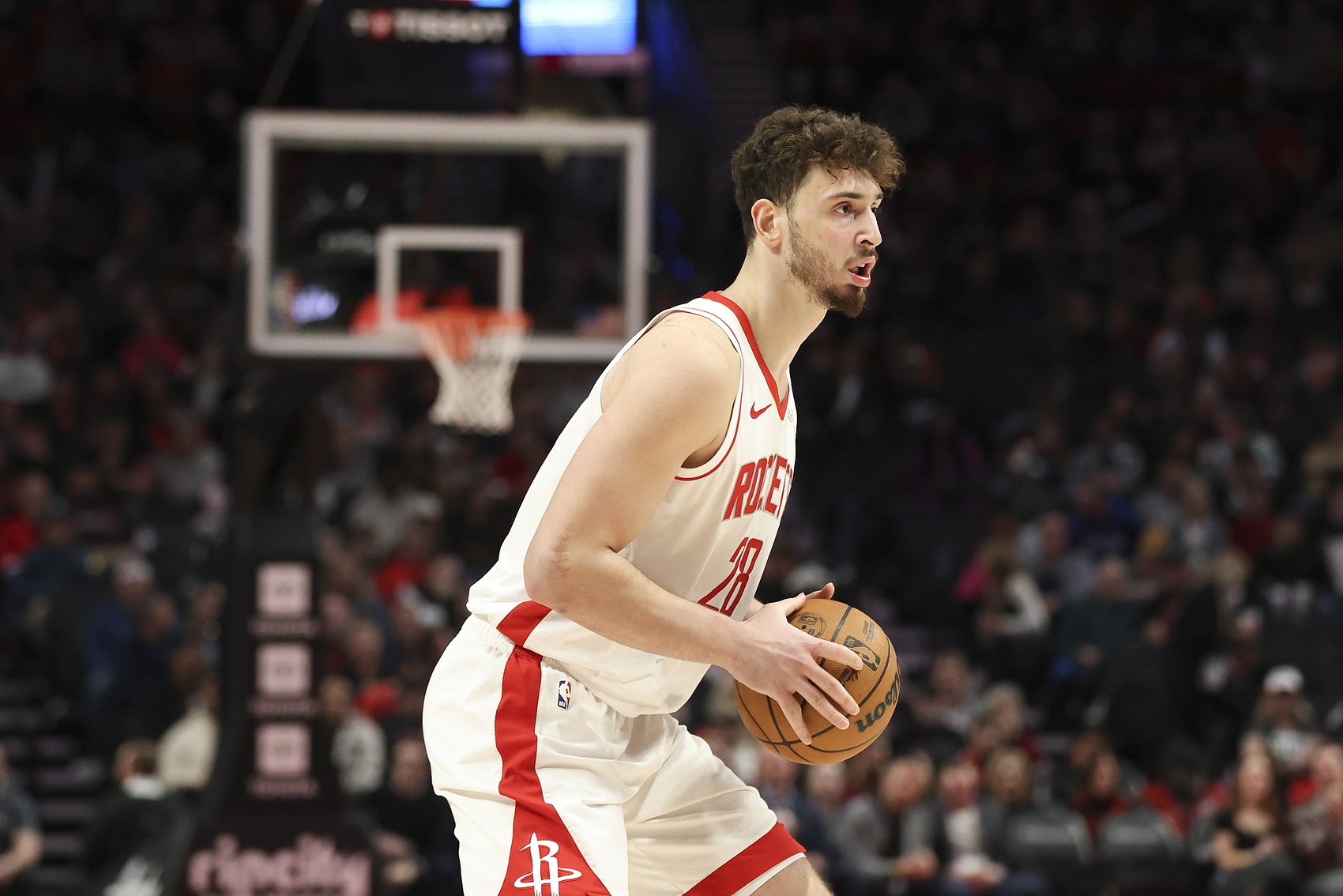 游刃有余！申京面對(duì)凱斯勒 半場(chǎng)16中8砍下18分6板4助&正負(fù)值+15