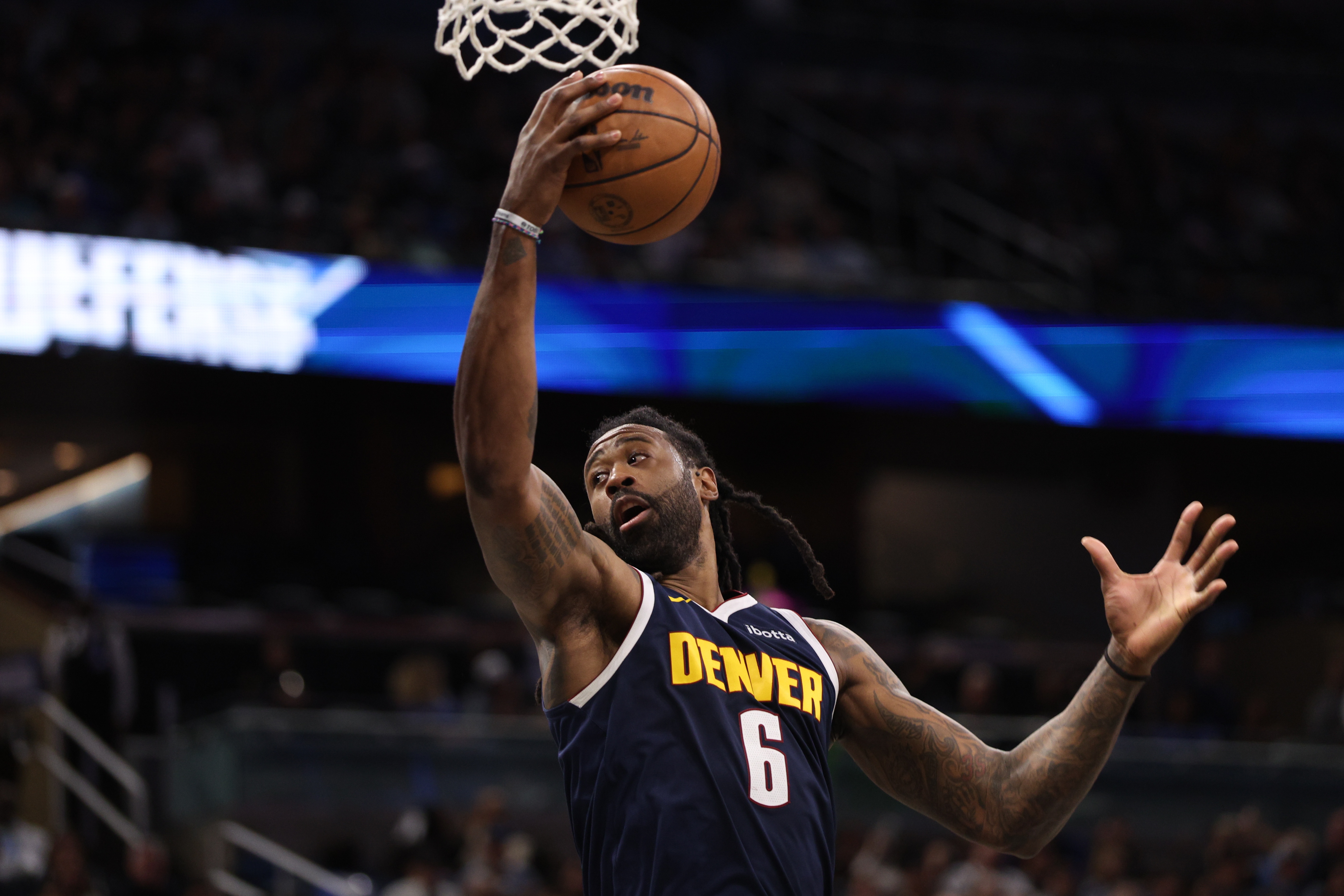 打得很出色！小喬丹6中4空砍10分17板7助1斷