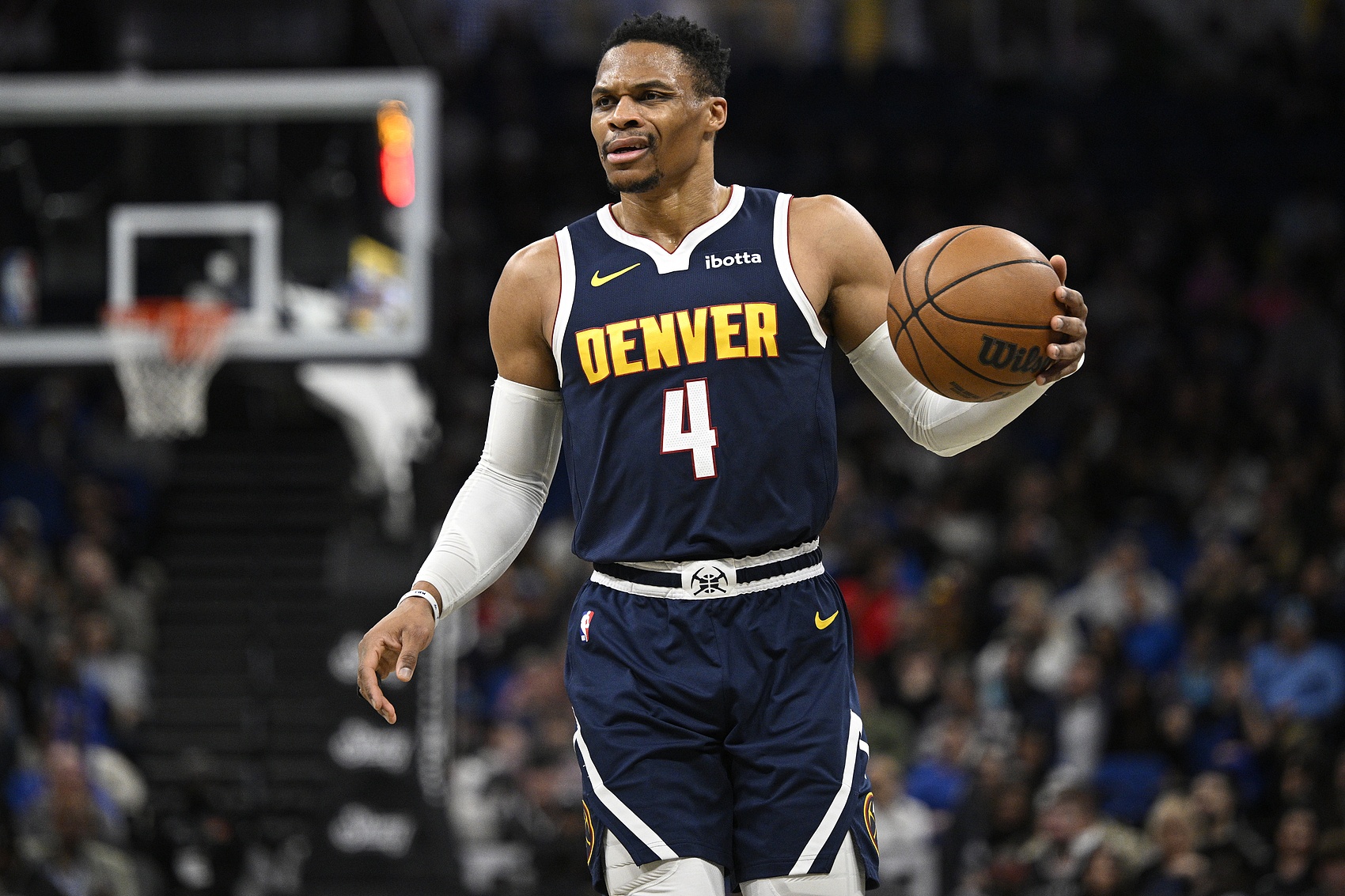 為約老師分擔(dān)壓力！威少上半場(chǎng)10投7中攻下17分2板1助2斷