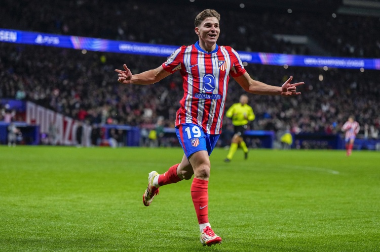 雙響建功！阿爾瓦雷斯：我們必須保持謙遜 我們?nèi)栽诟偁幮辛兄?> </a>
                            <div   id=