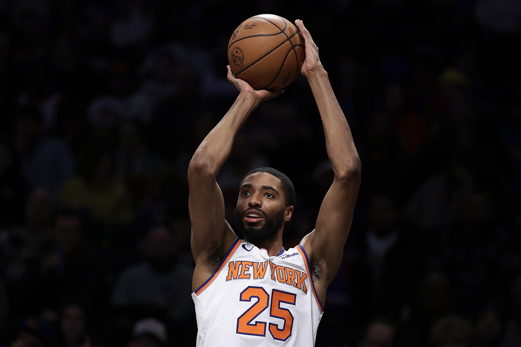 傳射俱佳！米卡爾-布里奇斯22中12拿到28分7助 末節(jié)13分定勝局