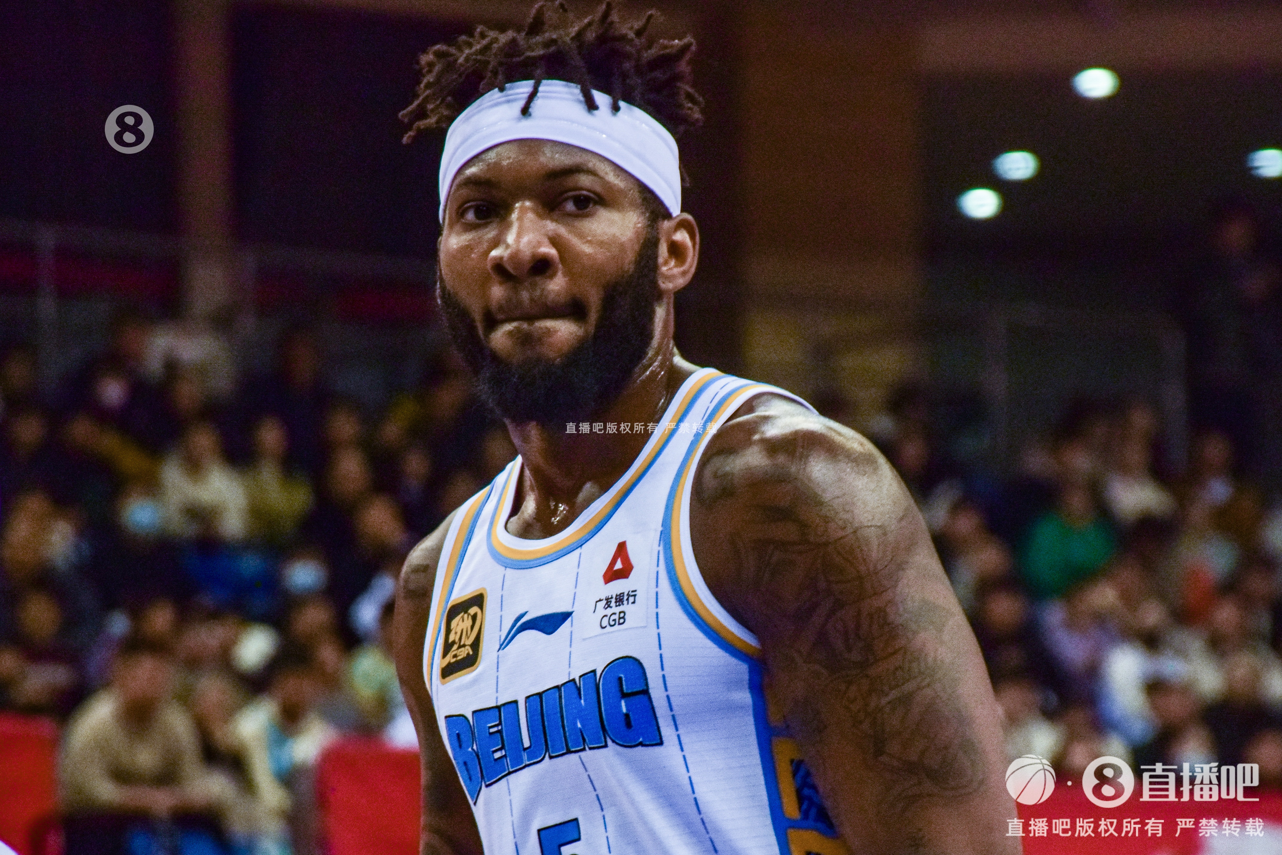 北京上半場(chǎng)三分球合計(jì)21中11 上海僅10中2