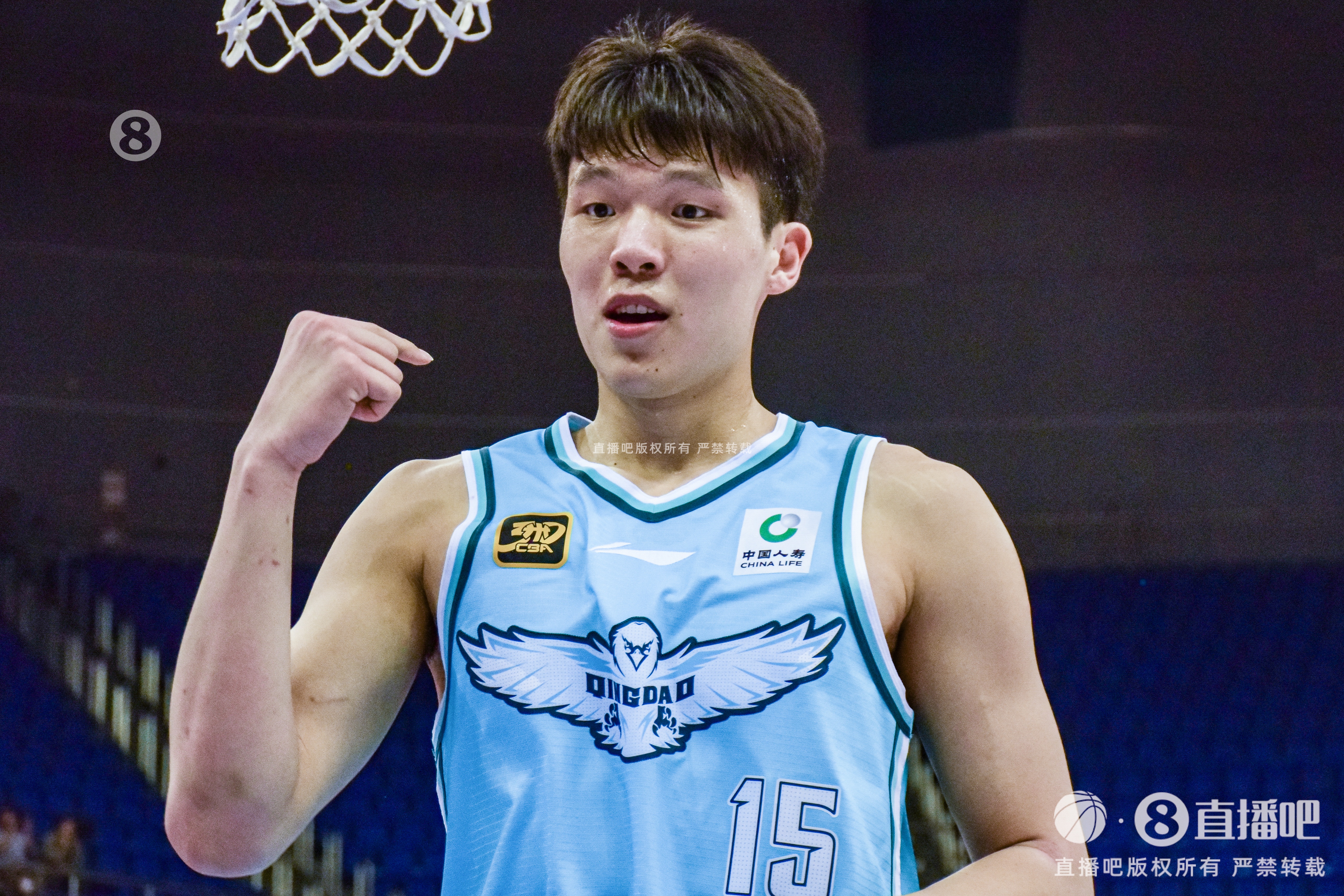 彈無(wú)虛發(fā)！楊瀚森半場(chǎng)4中4拿到9分4板 三分1中1