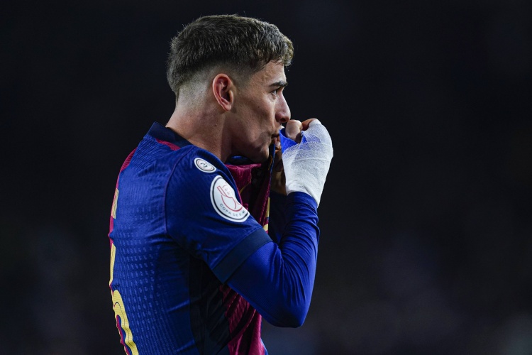 加維：今晚有幸戴上袖標(biāo)，佩戴隊(duì)長(zhǎng)袖標(biāo)對(duì)我而言是榮耀更是夢(mèng)想