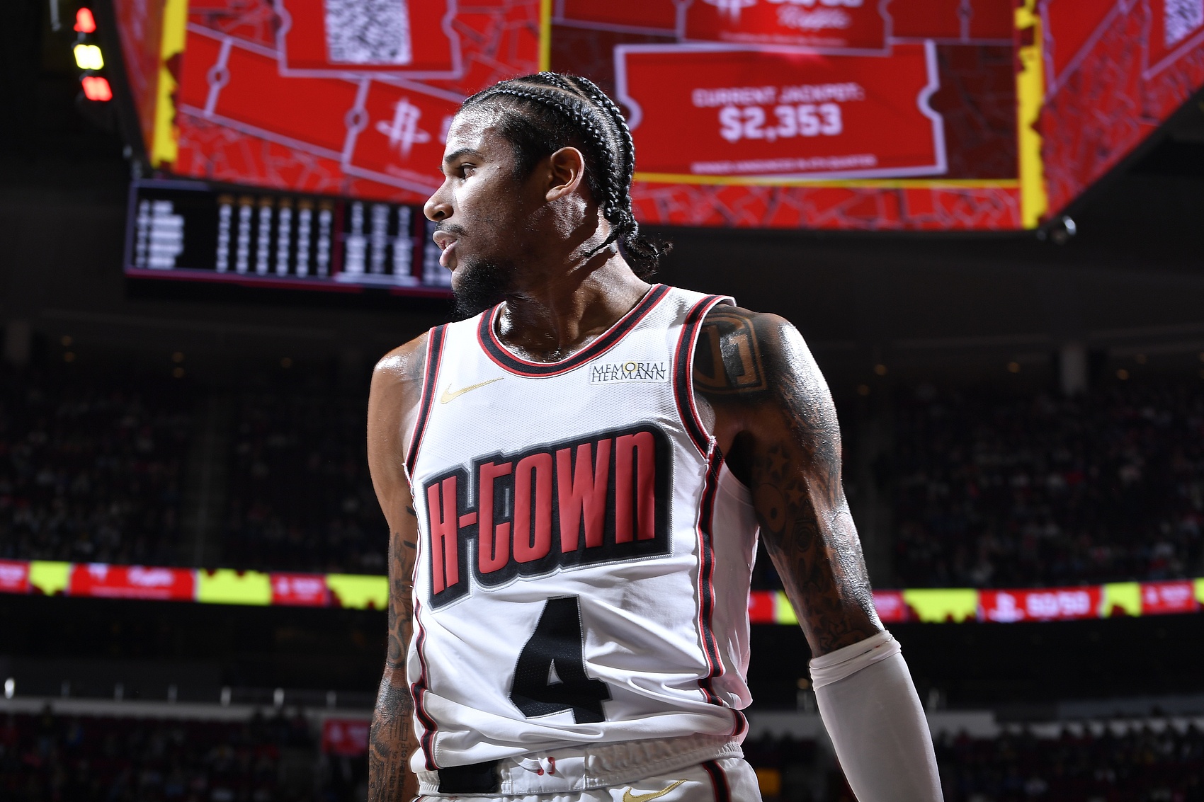 穩(wěn)定全面！杰倫-格林半場(chǎng)7中4拿到12分3板4助 三分4中3