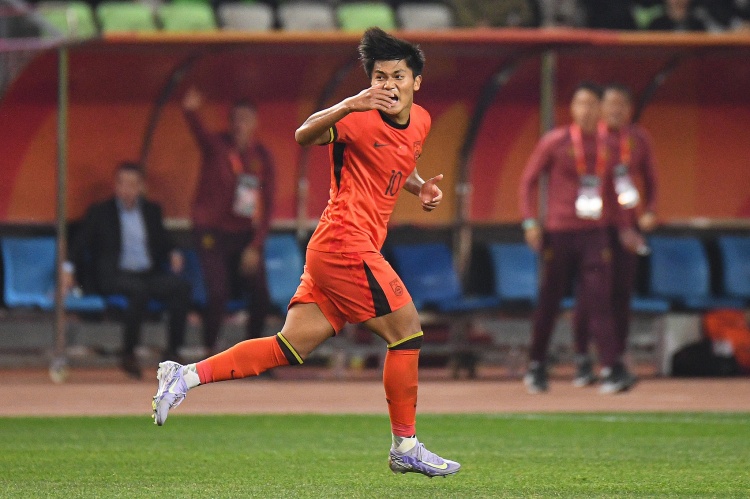 老蒯無緣名單！19歲蒯紀(jì)聞隨隊出征，但未進名單無緣職業(yè)生涯首秀