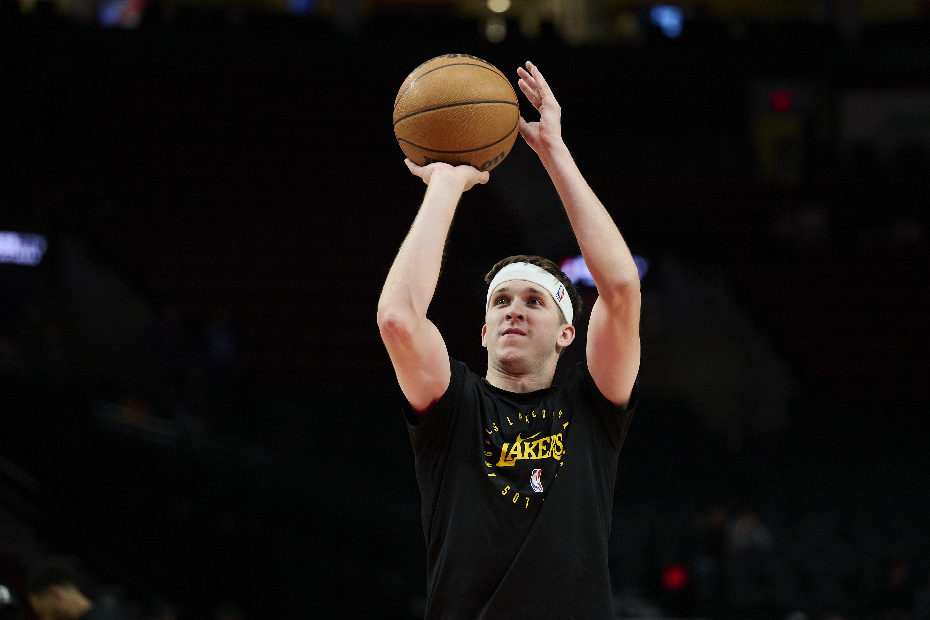 越發(fā)成熟！里夫斯半場(chǎng)5中2拿到10分4板2助0失誤 罰球6中5