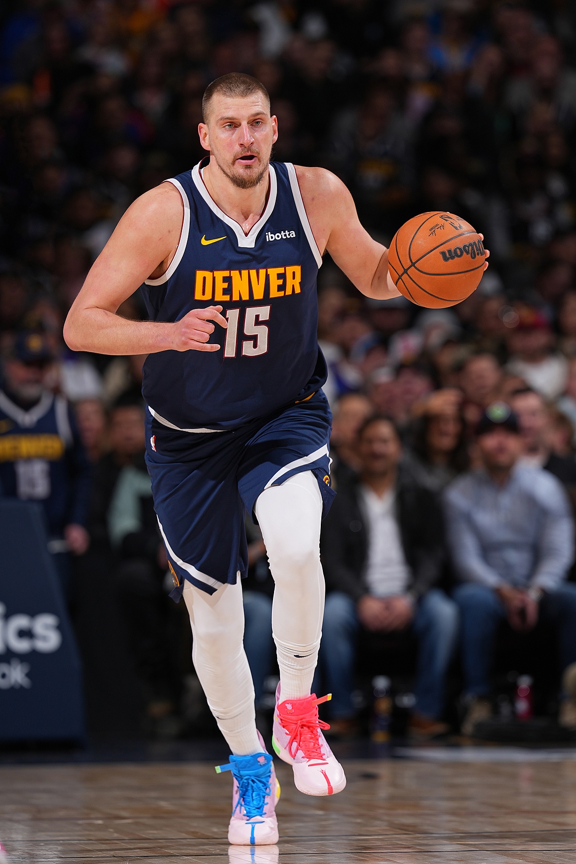 單場(chǎng)6失誤罕見！約基奇出手不多7中2得12分13板10助三雙