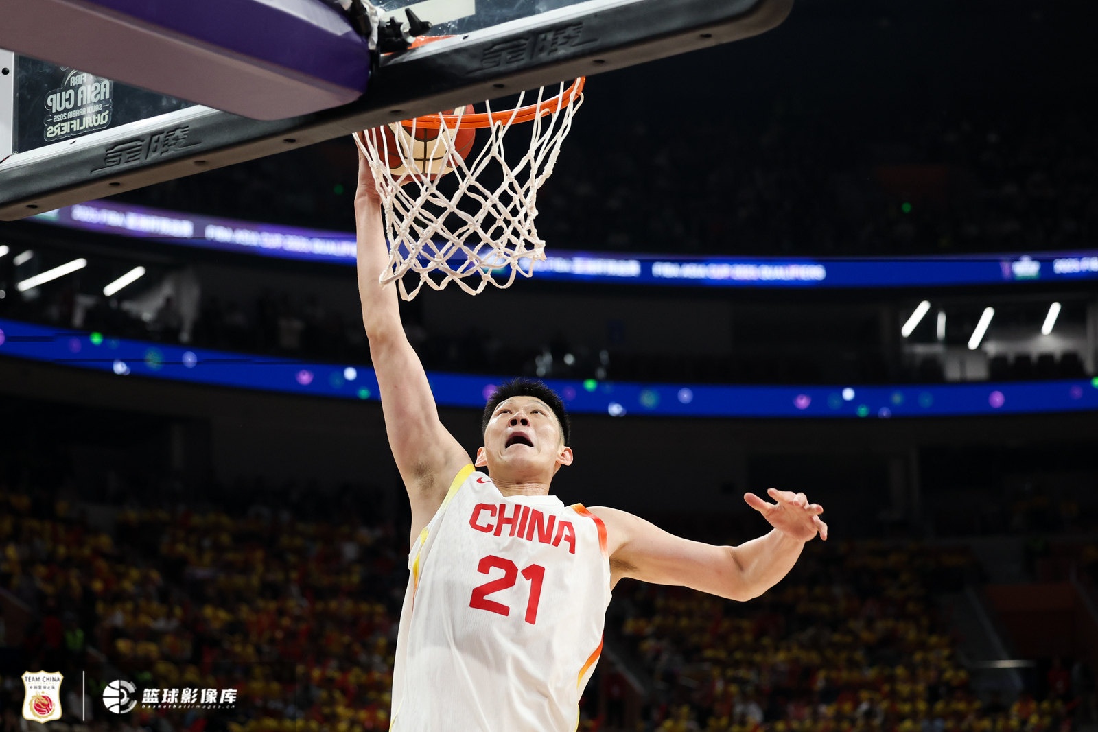 依舊穩(wěn)??！胡金秋7中5&2罰全中拿到12分 另有3板1斷