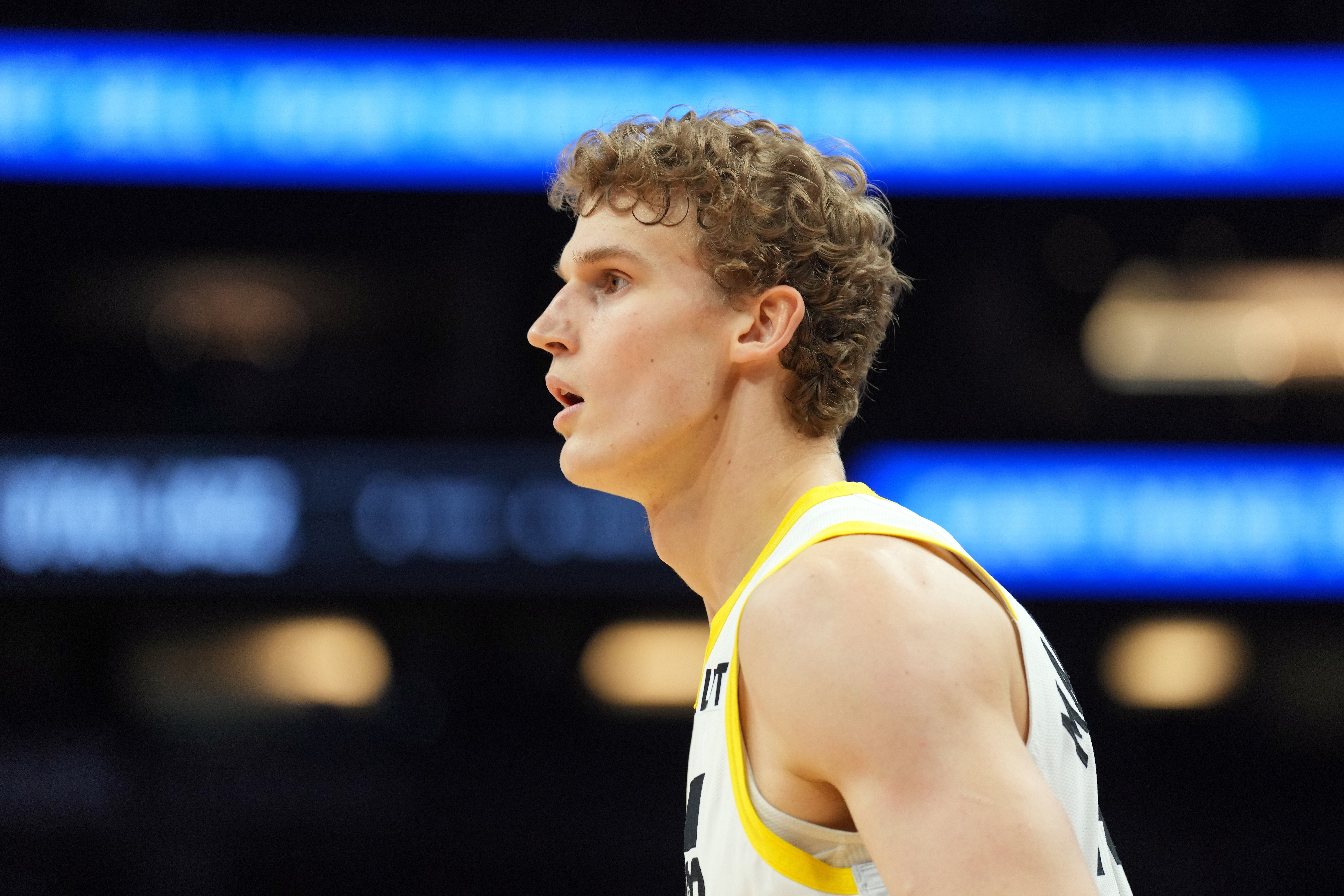 劃水！馬爾卡寧半場(chǎng)9中2得6分4板 助斷帽+失誤犯規(guī)5項(xiàng)數(shù)據(jù)全為0