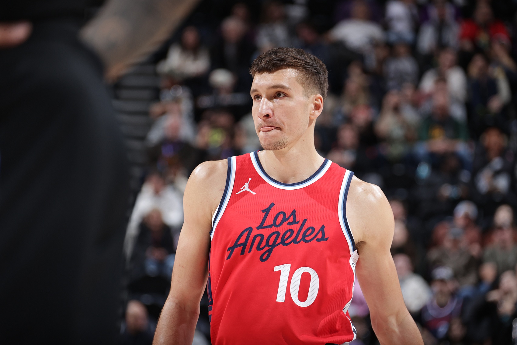 今天算是有發(fā)揮！博格丹半場中投很準 7中4拿到10分1助1帽