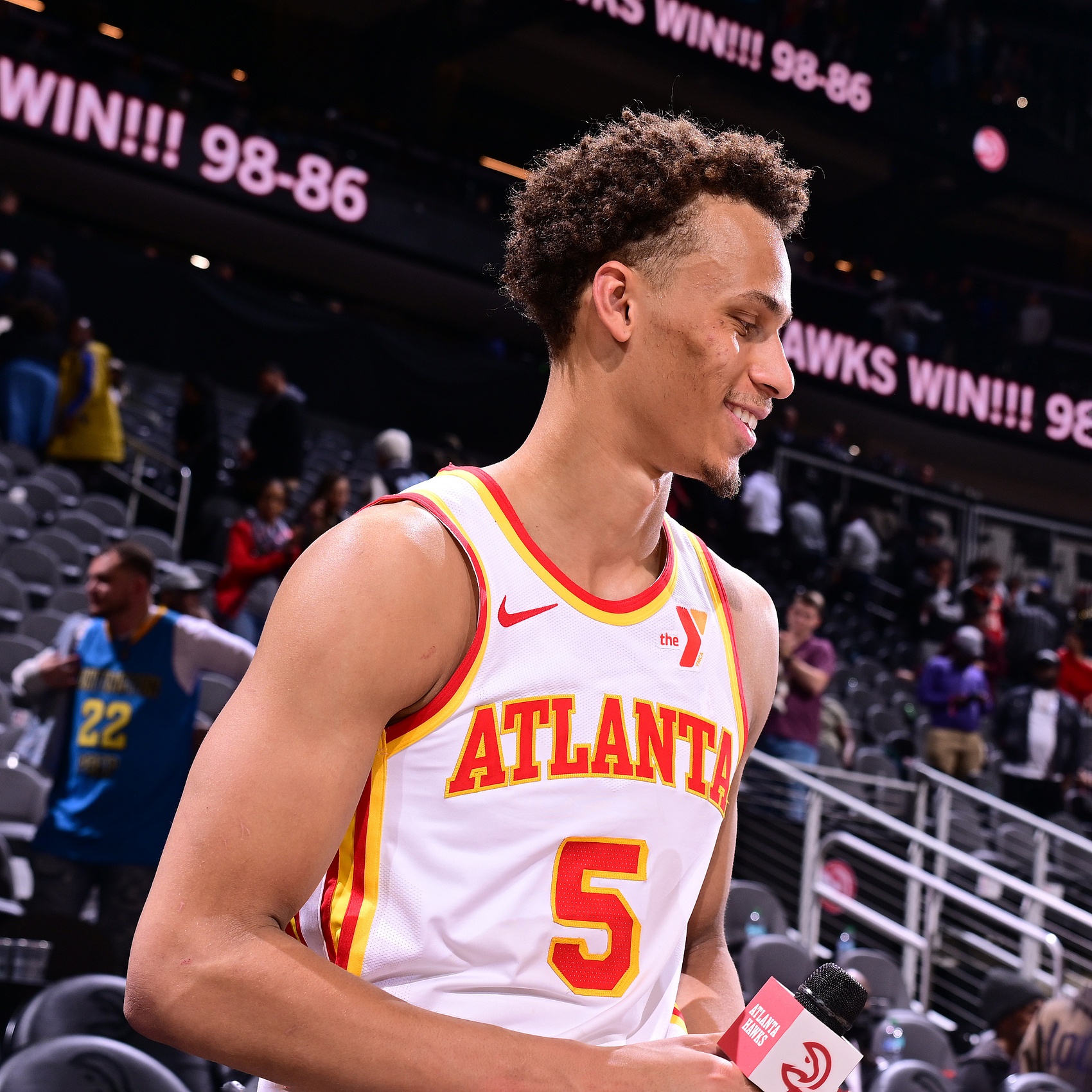 攻防兼?zhèn)?！丹尼爾斯?場場均15分7.4板6.6助3.8斷 真實命中率61%