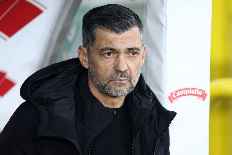 隆戈：米蘭聯賽排名下降+歐冠出局，孔塞桑至今的執(zhí)教堪稱災難