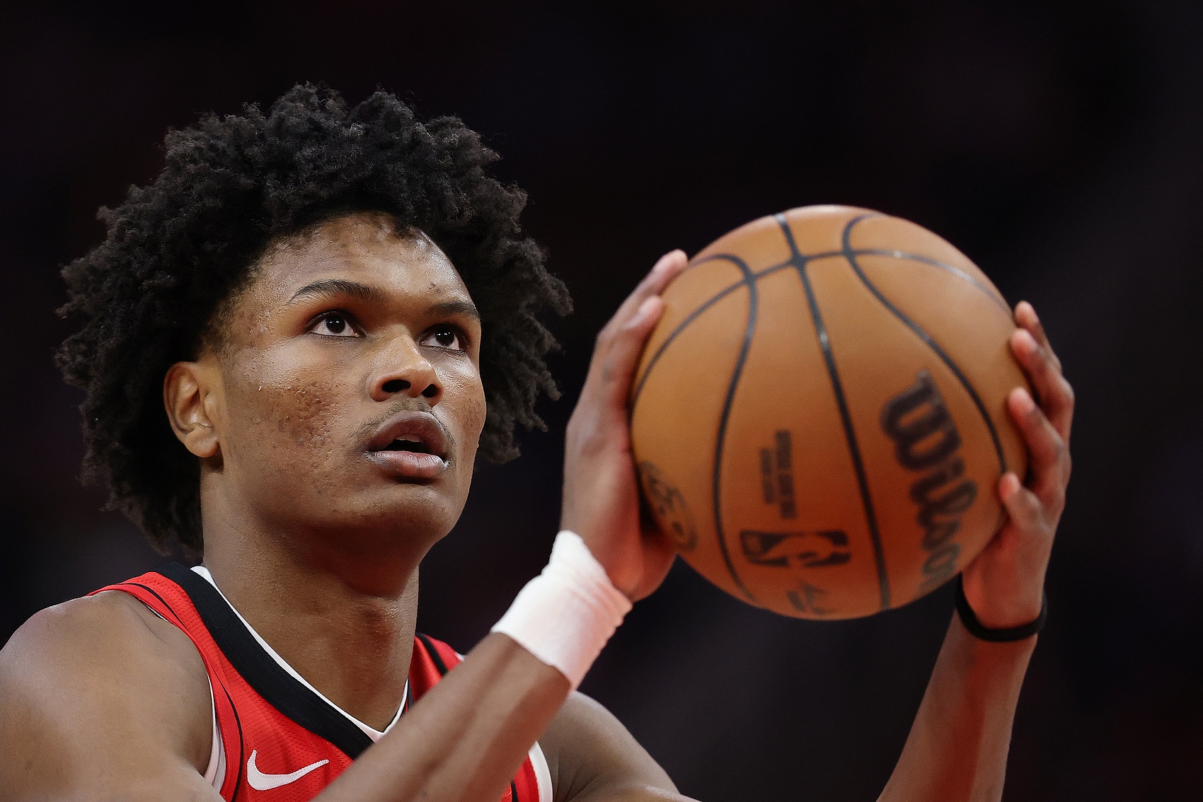 攻防一體！阿門11中7拿到15分10板5助1斷1帽 正負(fù)值+17并列最高