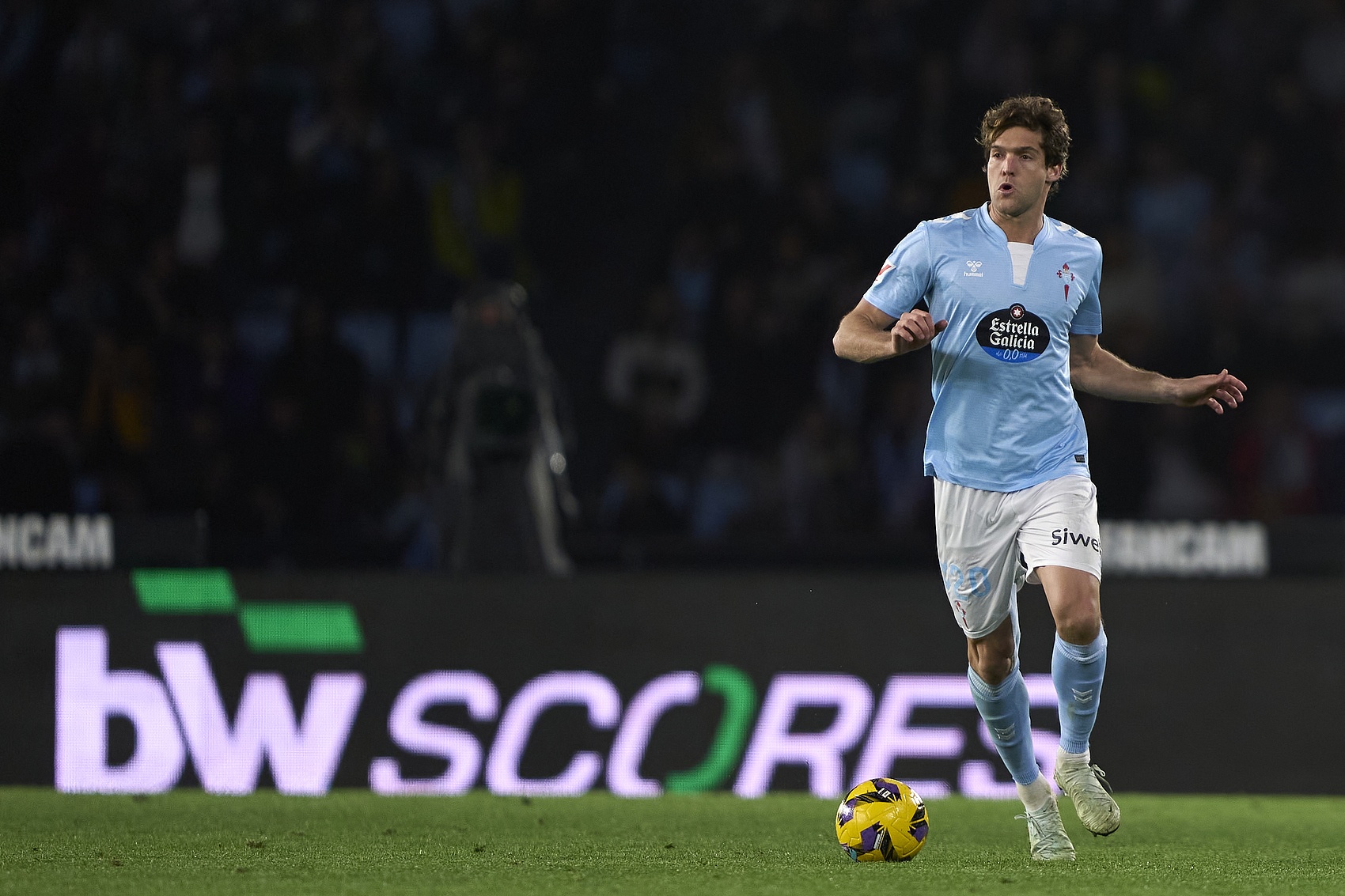 世體：激活續(xù)約選項(xiàng)，34歲馬科斯-阿隆索與塞爾塔續(xù)約到2026年