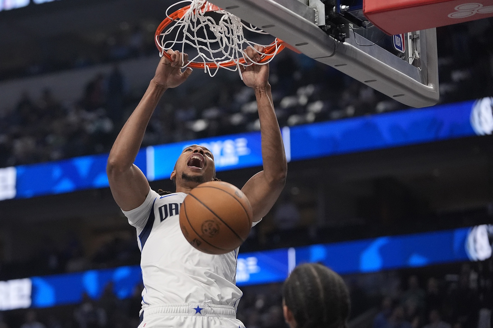 已經(jīng)盡力！“中鋒救火員”摩西-布朗9投8中攬18分9板