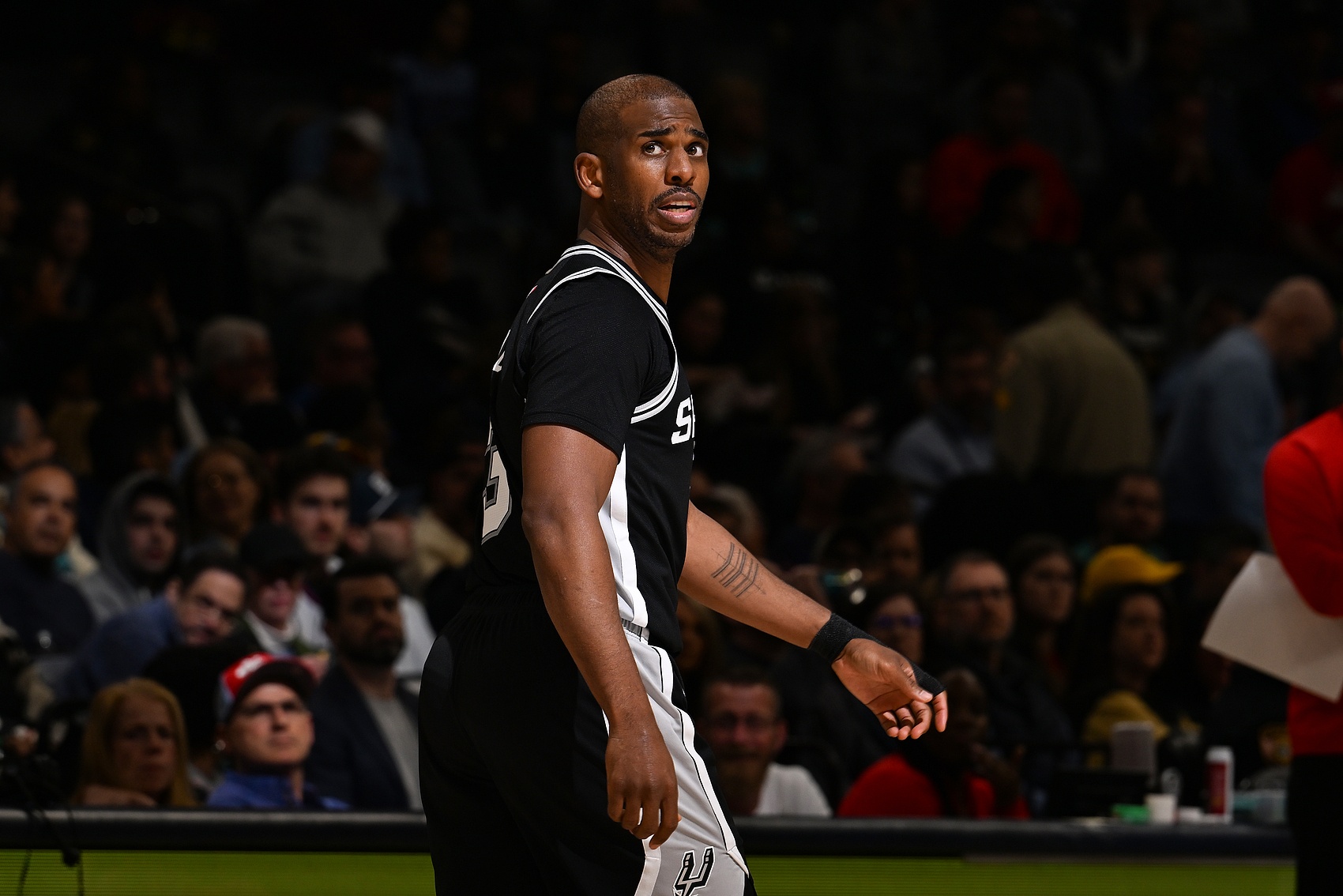 正負值-21最低！保羅半場2記三分拿到6分2助出現(xiàn)3失誤