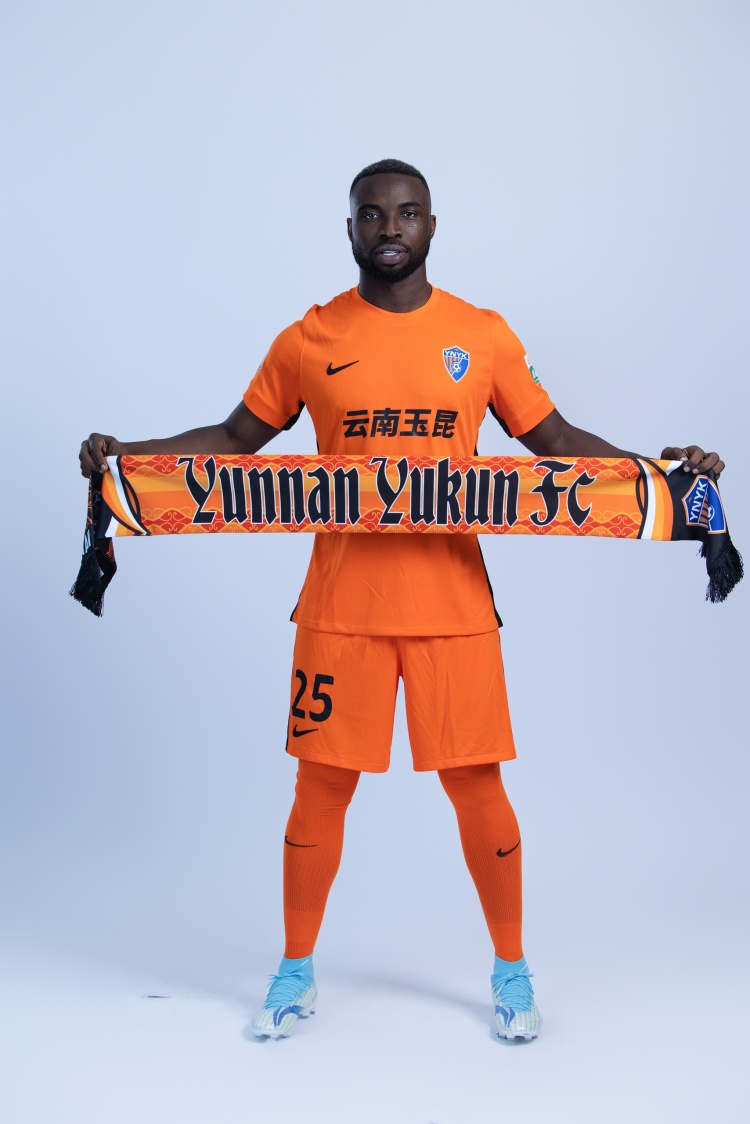 記者：奧斯卡此前年薪180萬去玉昆腰斬 若歸化失敗將以外援出戰(zhàn)