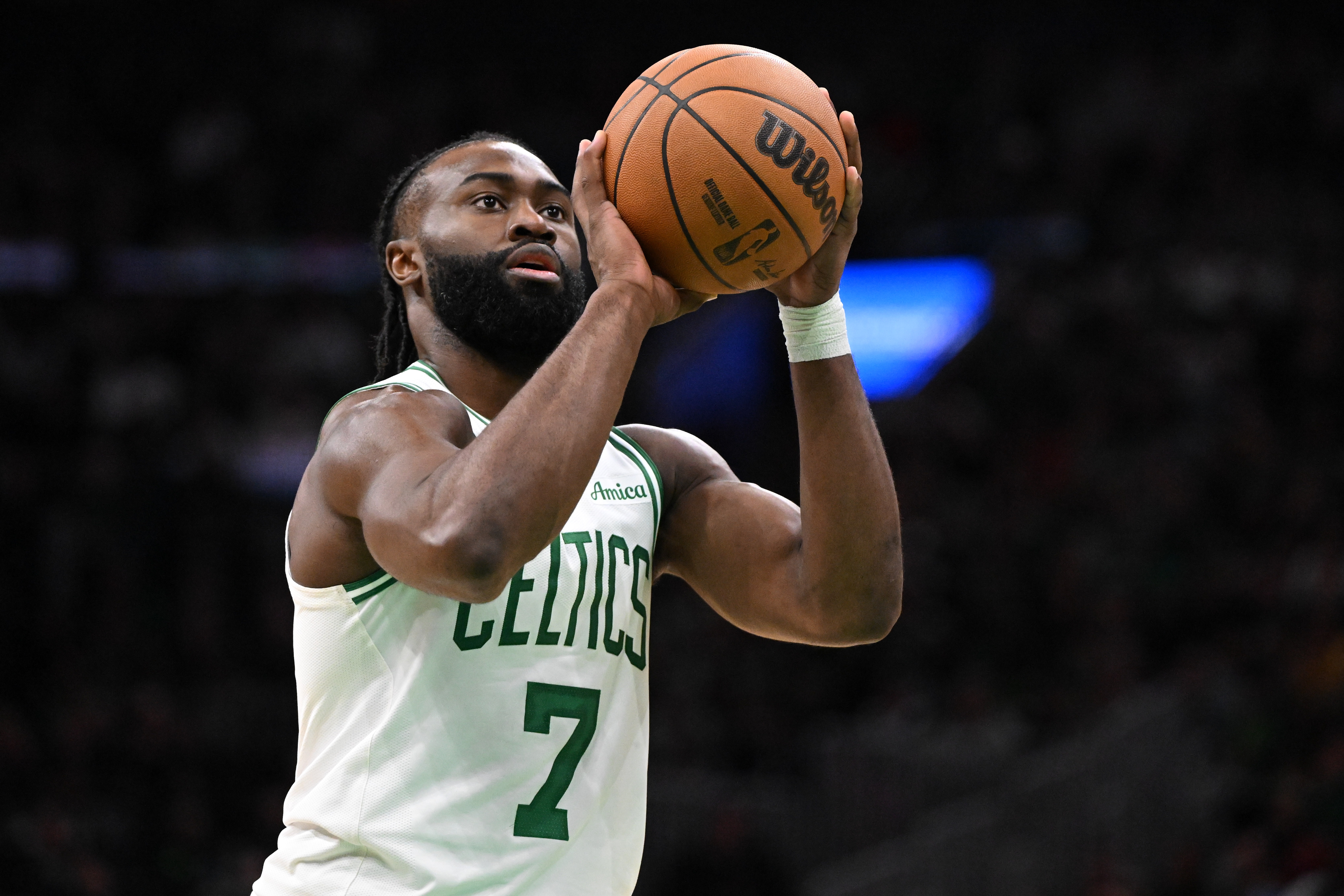 狀態(tài)出色！杰倫-布朗三節(jié)15中7拿下24分3板5助 正負值+24