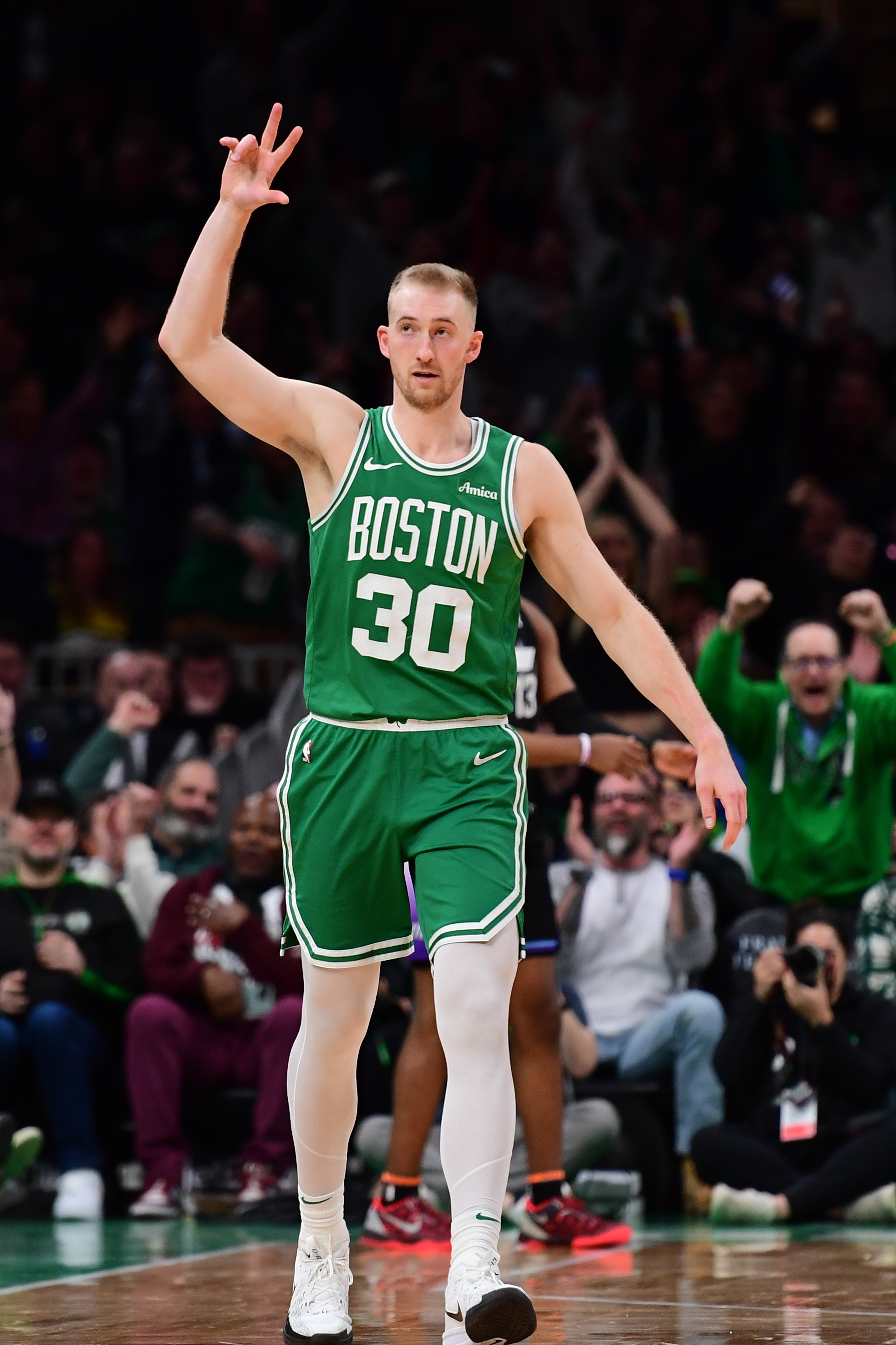 三分真是準(zhǔn)！豪澤先發(fā)出場三分10投8中射落24分 正負(fù)值+6