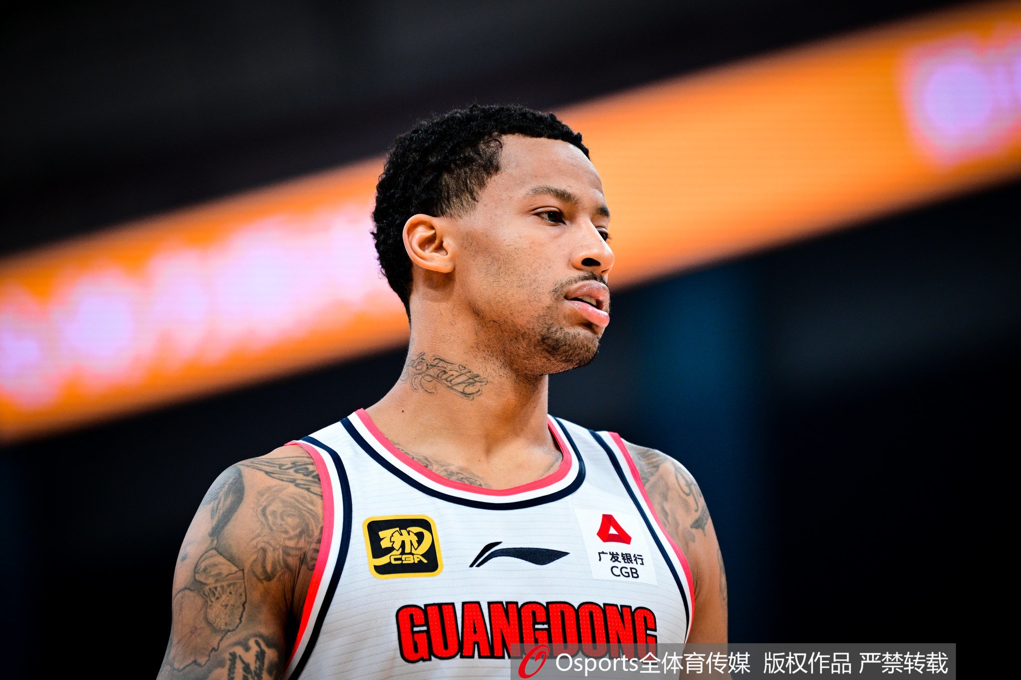 直播吧：廣東男籃留下伯克是為給徐杰、胡明軒提供輪換人選