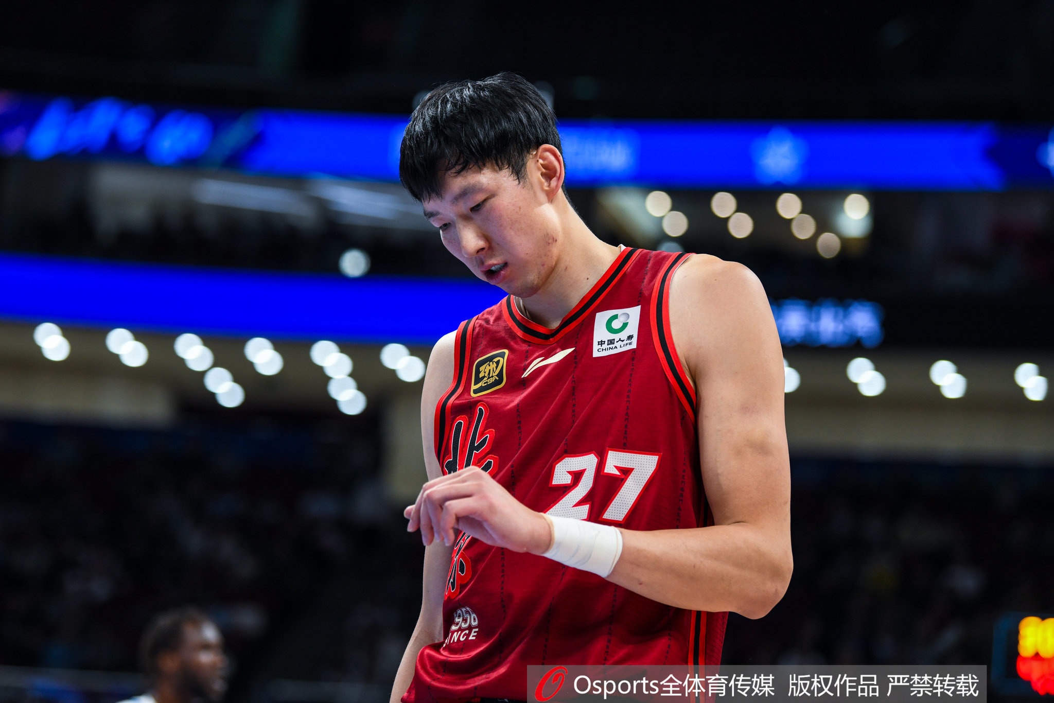 直播吧：周琦已經(jīng)做完角膜縫合手術(shù)