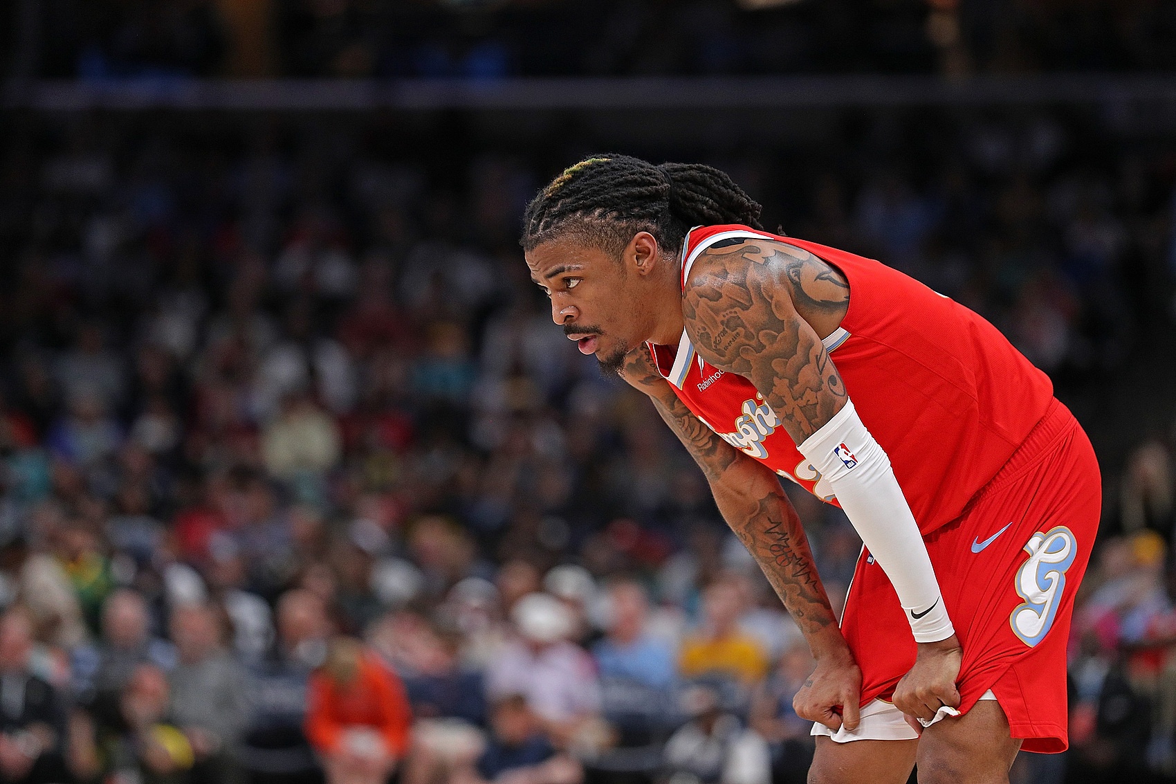 效率不高！莫蘭特半場14中5&三分4中1拿到13分4板5助 有3次失誤